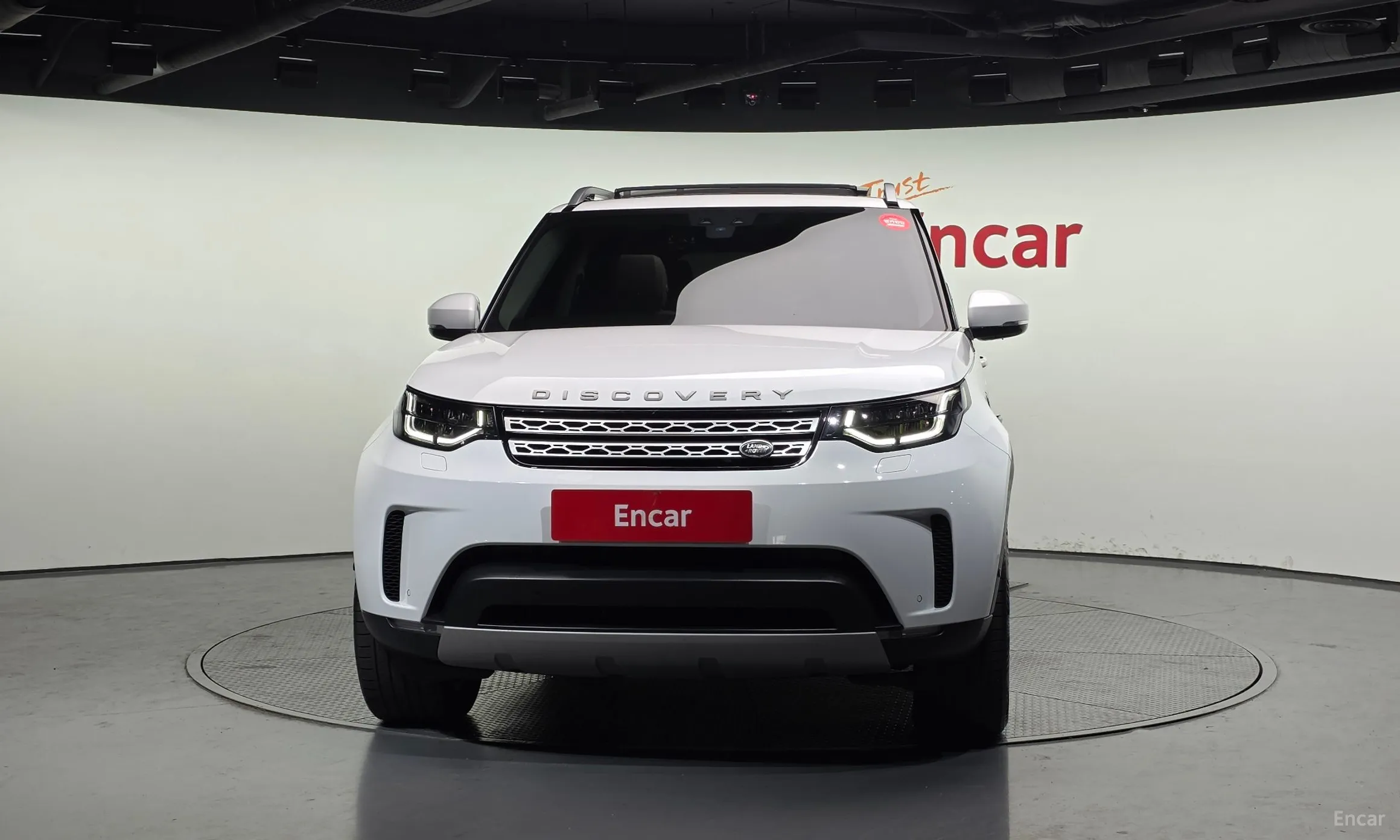 Land Rover Discovery 5 превью 3