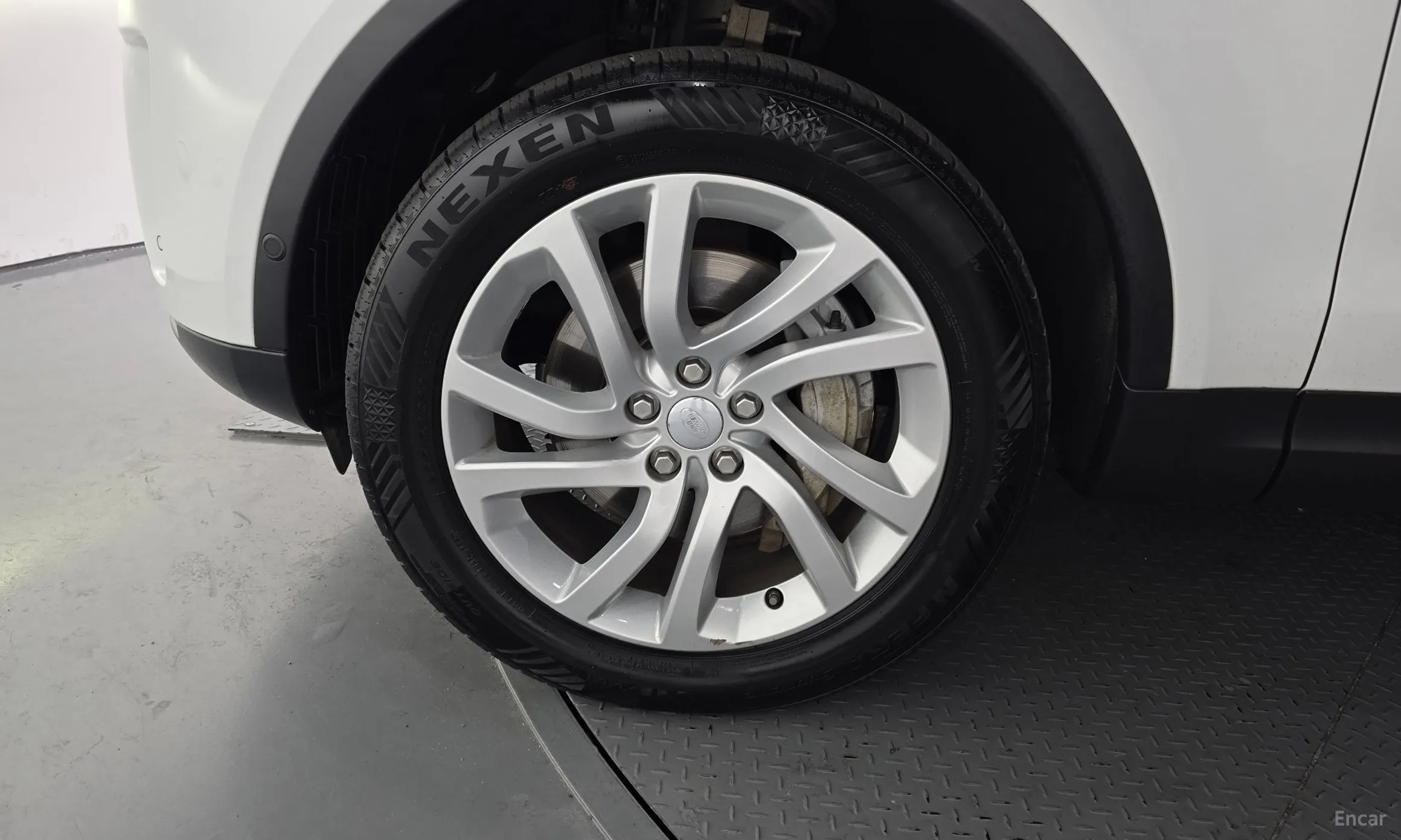 Land Rover Discovery 5 превью 5