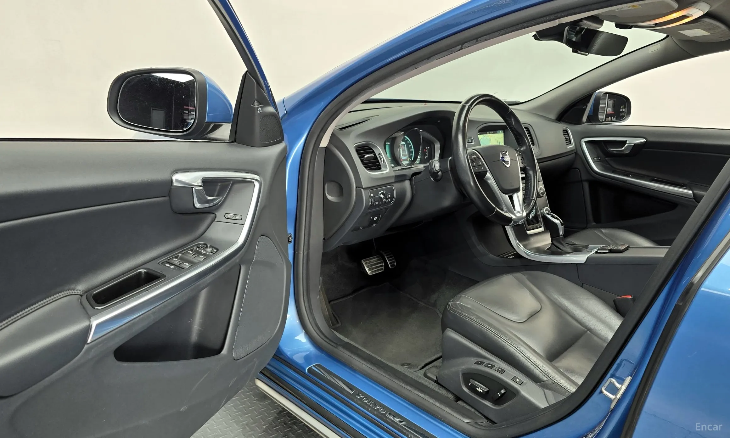 Volvo V60 превью 11