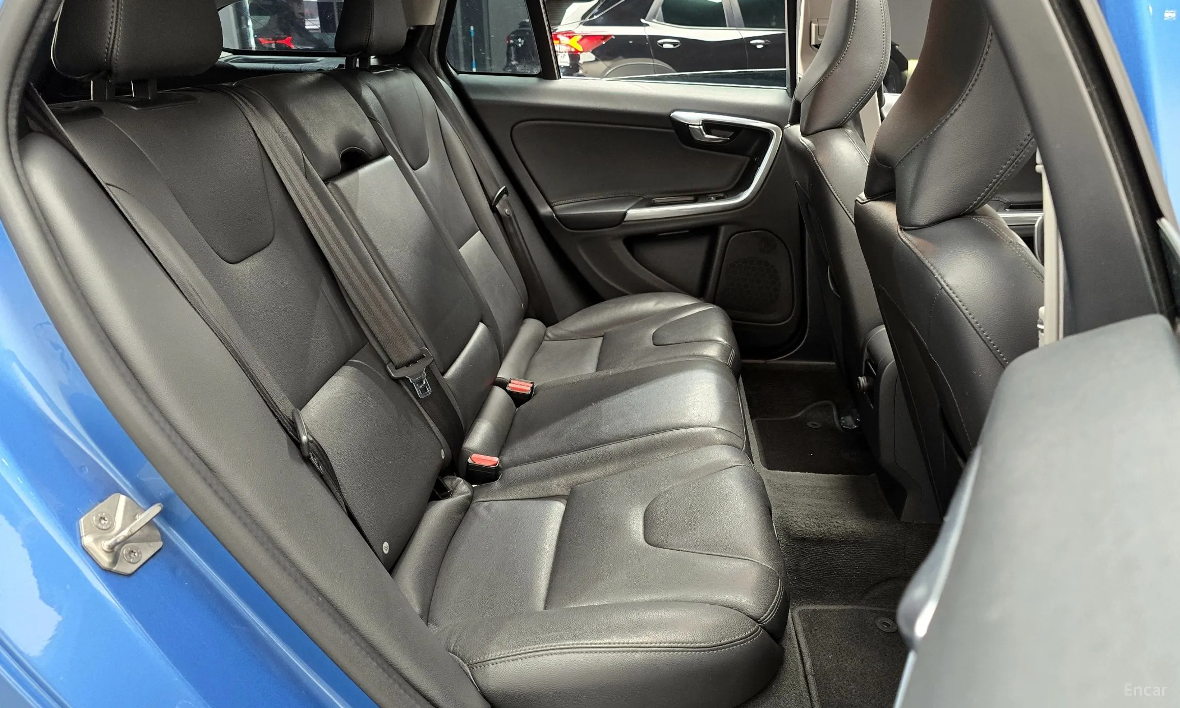 Volvo V60 превью 12