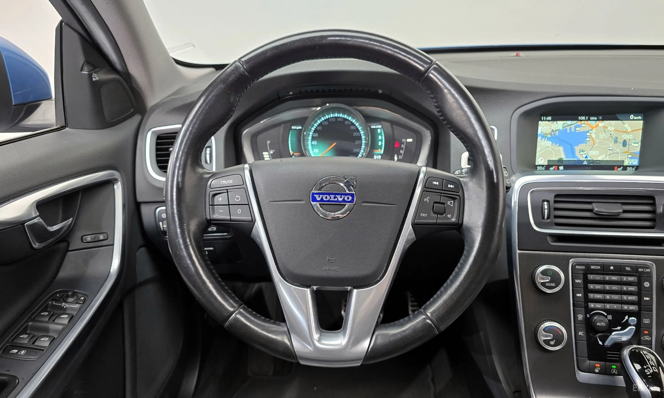 Volvo V60 превью 13