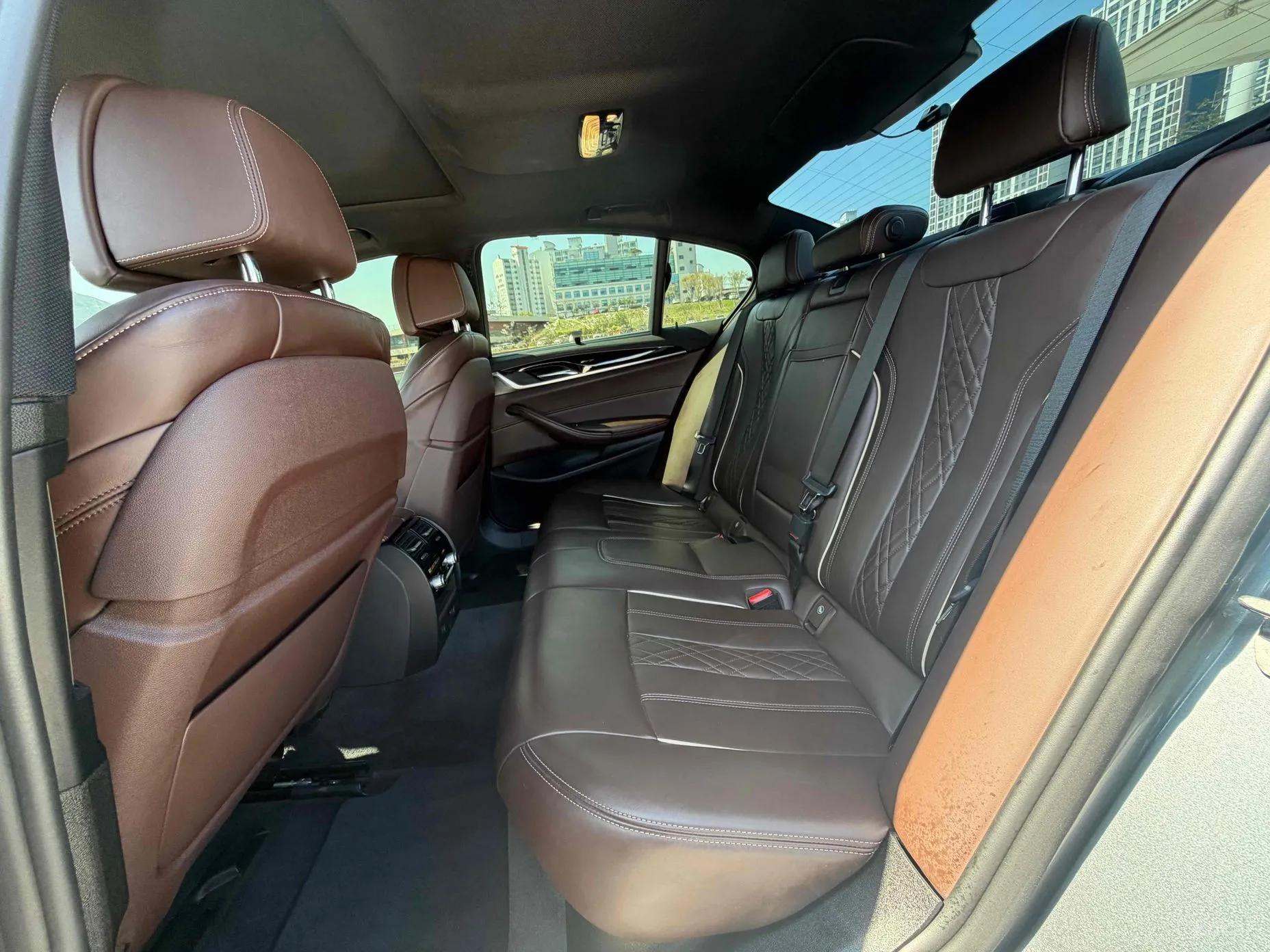 BMW 5 Series (G30) превью 11