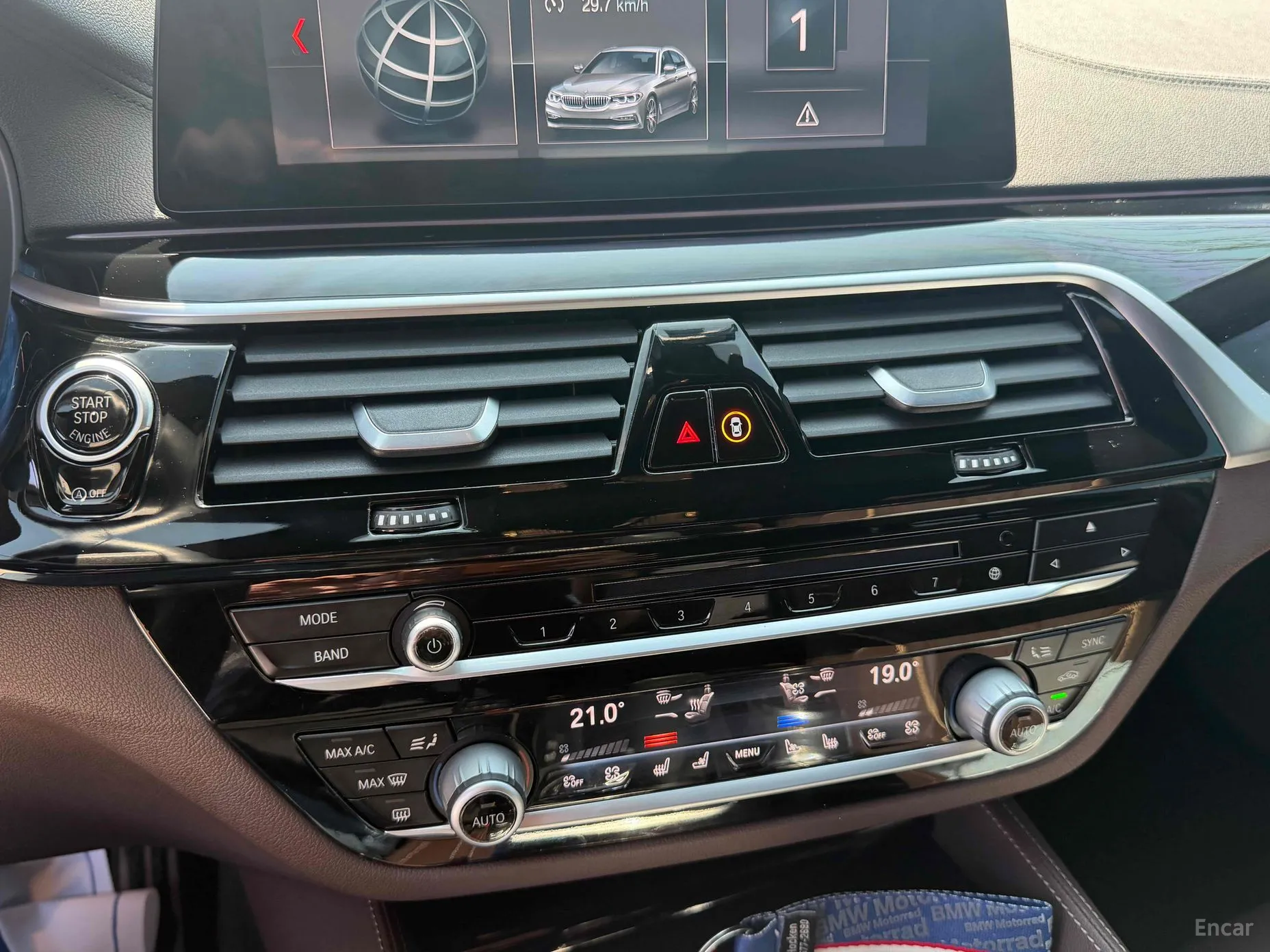 BMW 5 Series (G30) превью 12