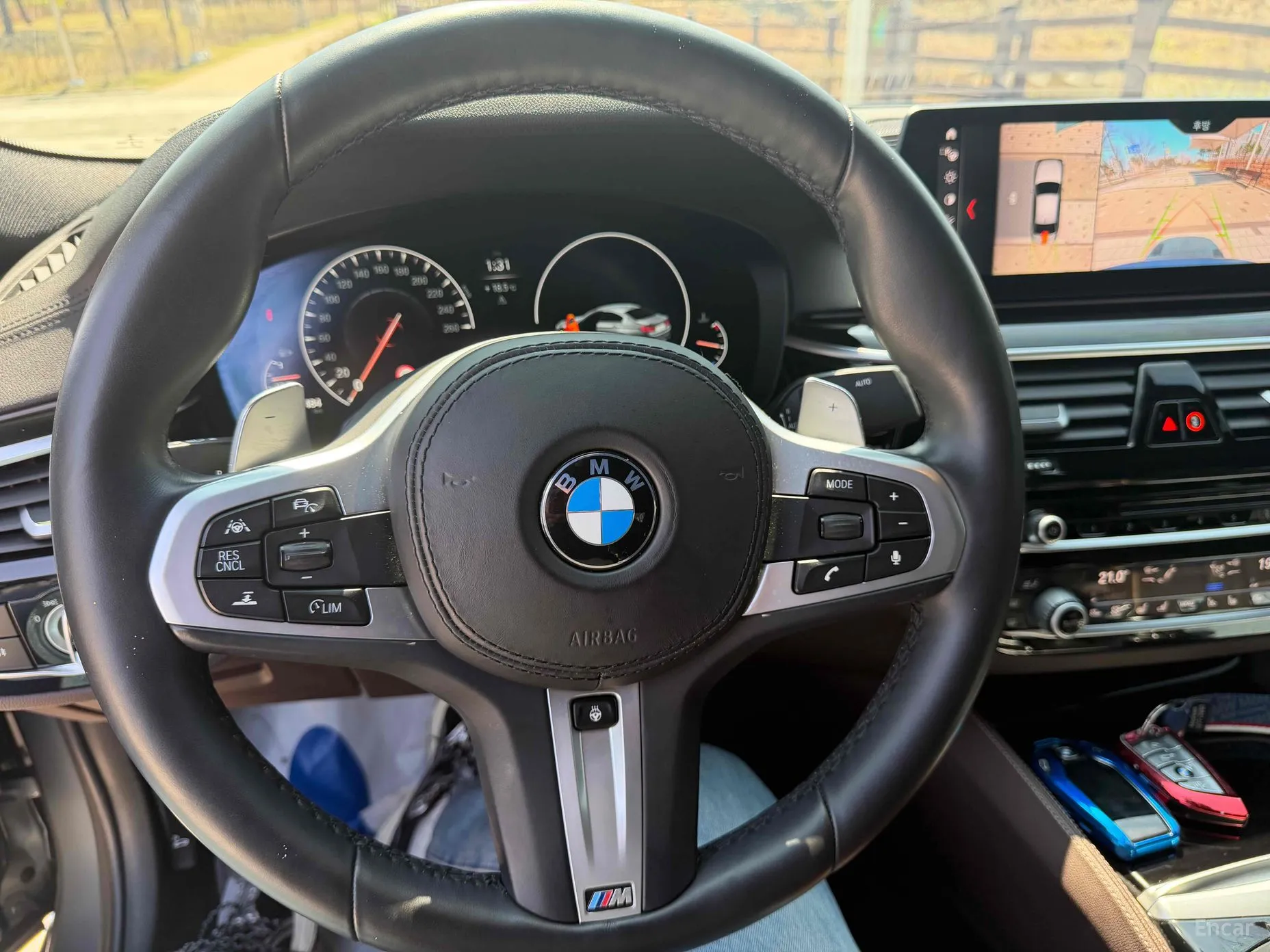 BMW 5 Series (G30) превью 15