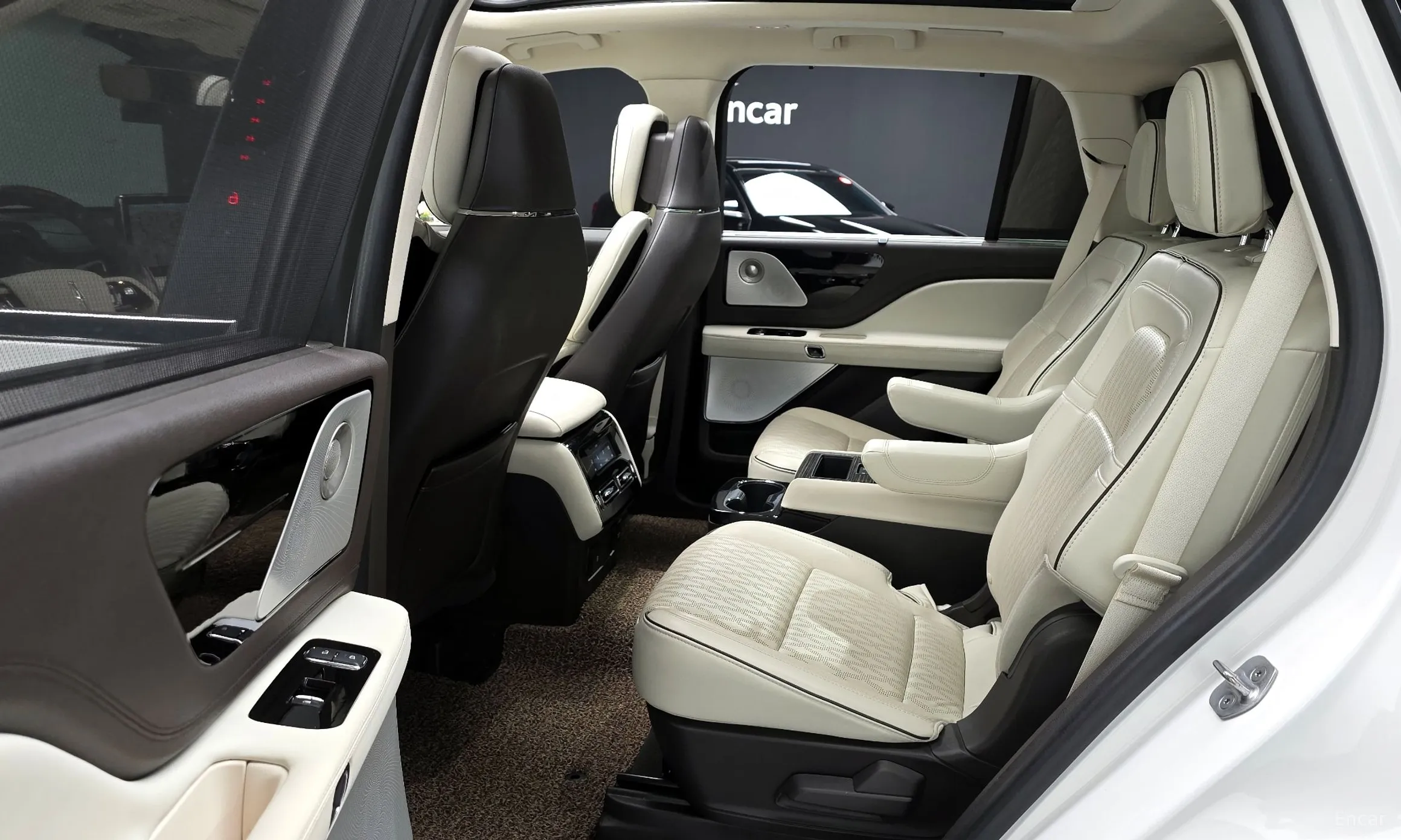 Lincoln Aviator 2nd Generation превью 12