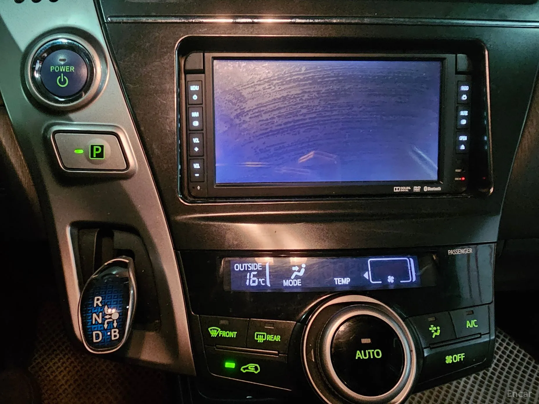 Toyota Prius V превью 12