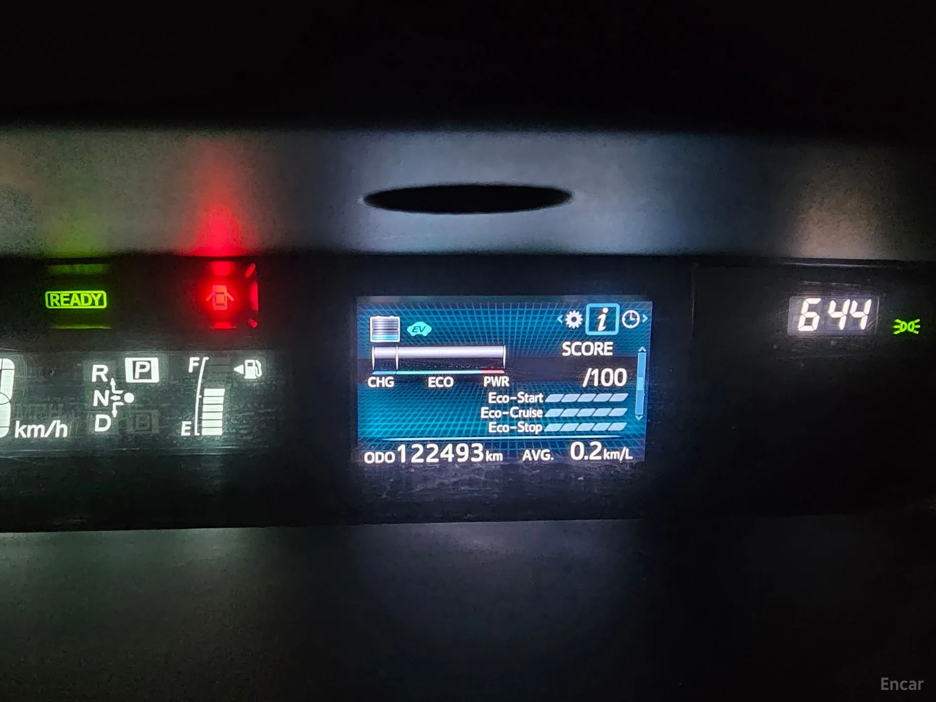 Toyota Prius V превью 14