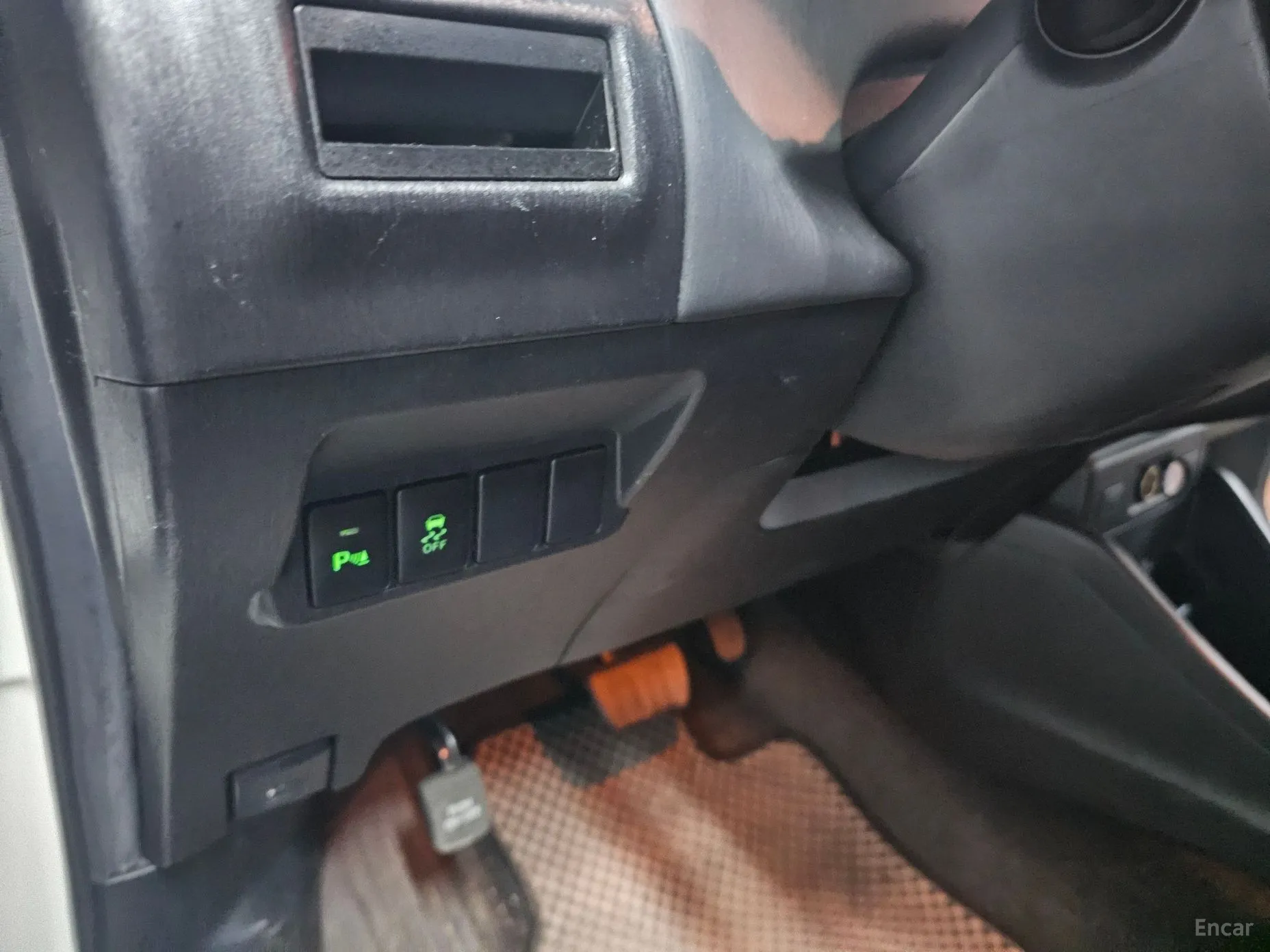 Toyota Prius V превью 16