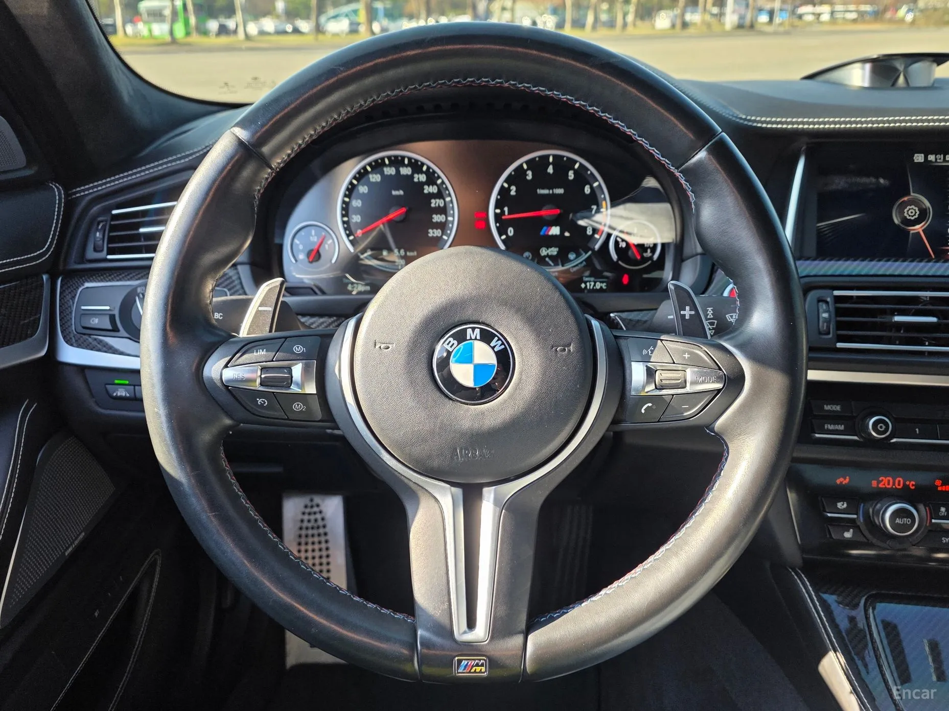 BMW M5 (F10) превью 10