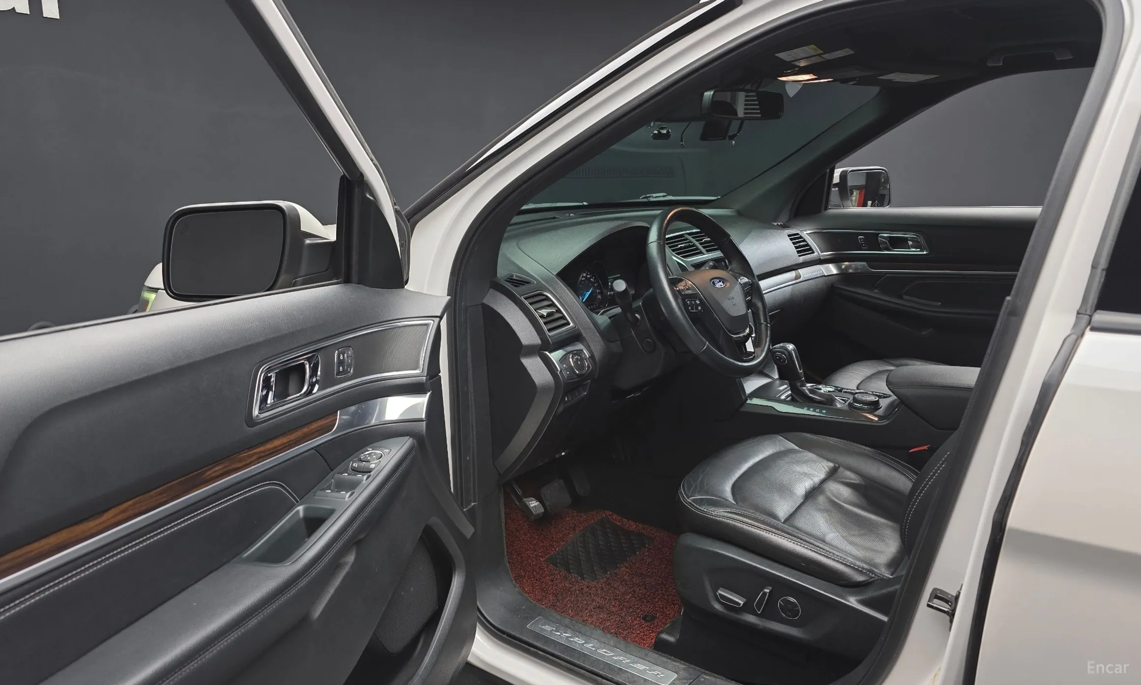 Ford Explorer превью 10