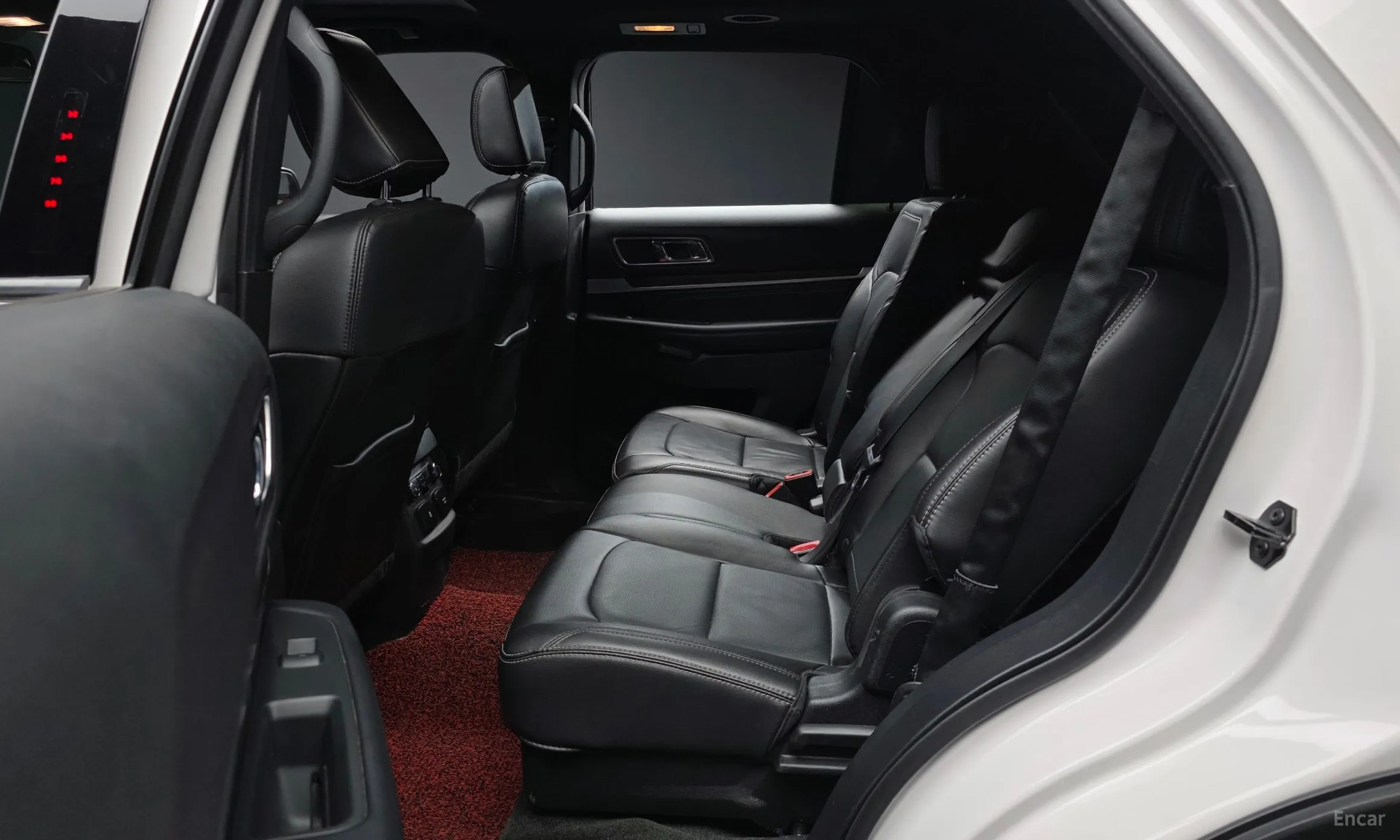 Ford Explorer превью 12