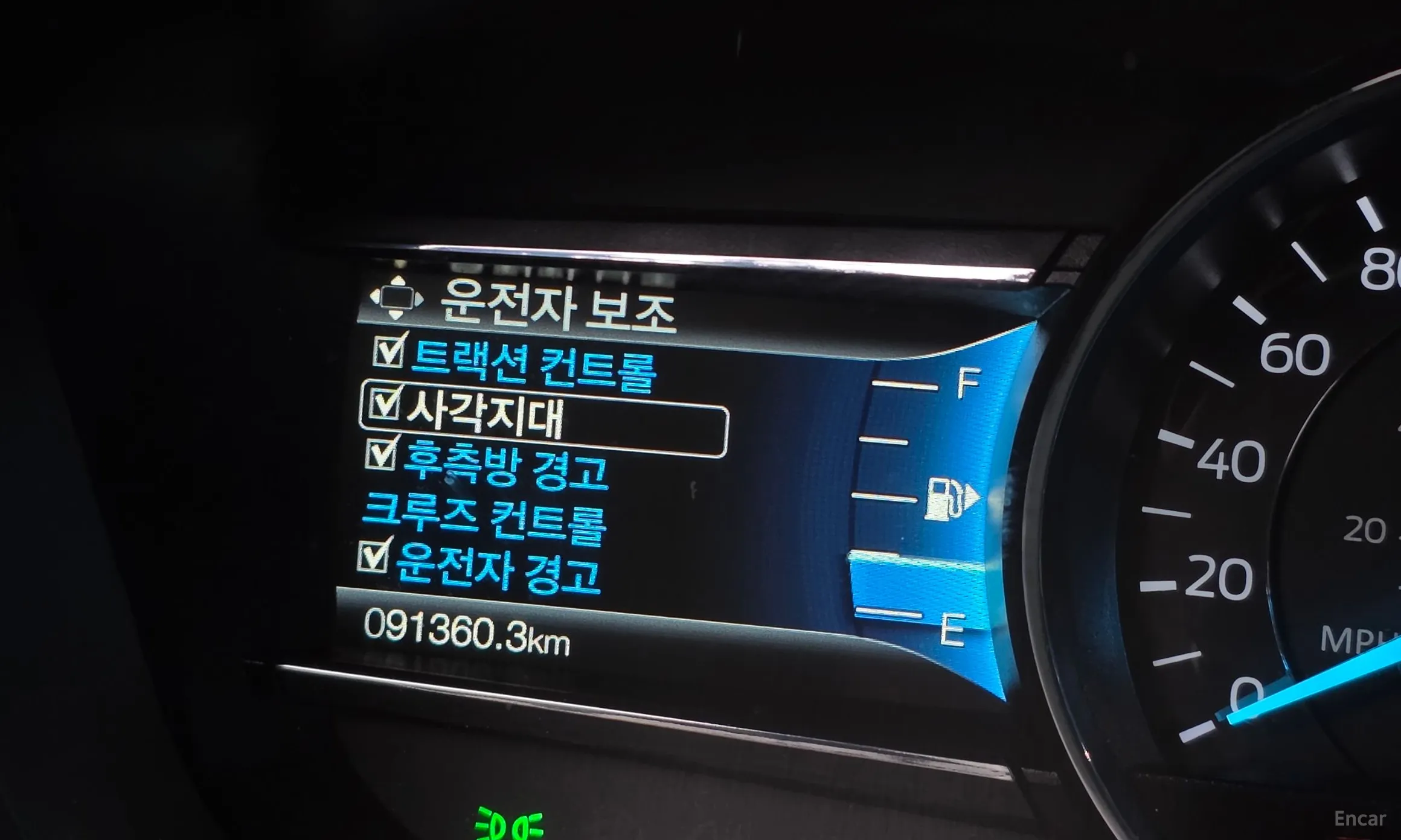 Ford Explorer превью 17