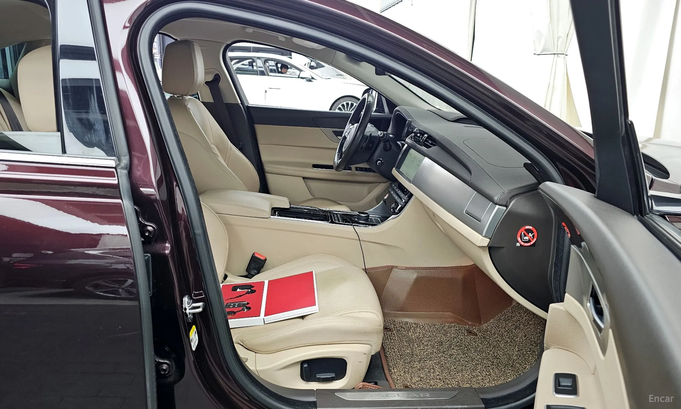 Jaguar XF (x260) превью 11