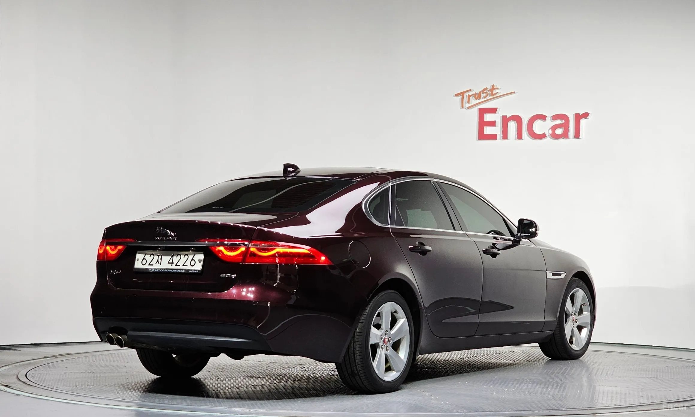 Jaguar XF (x260)