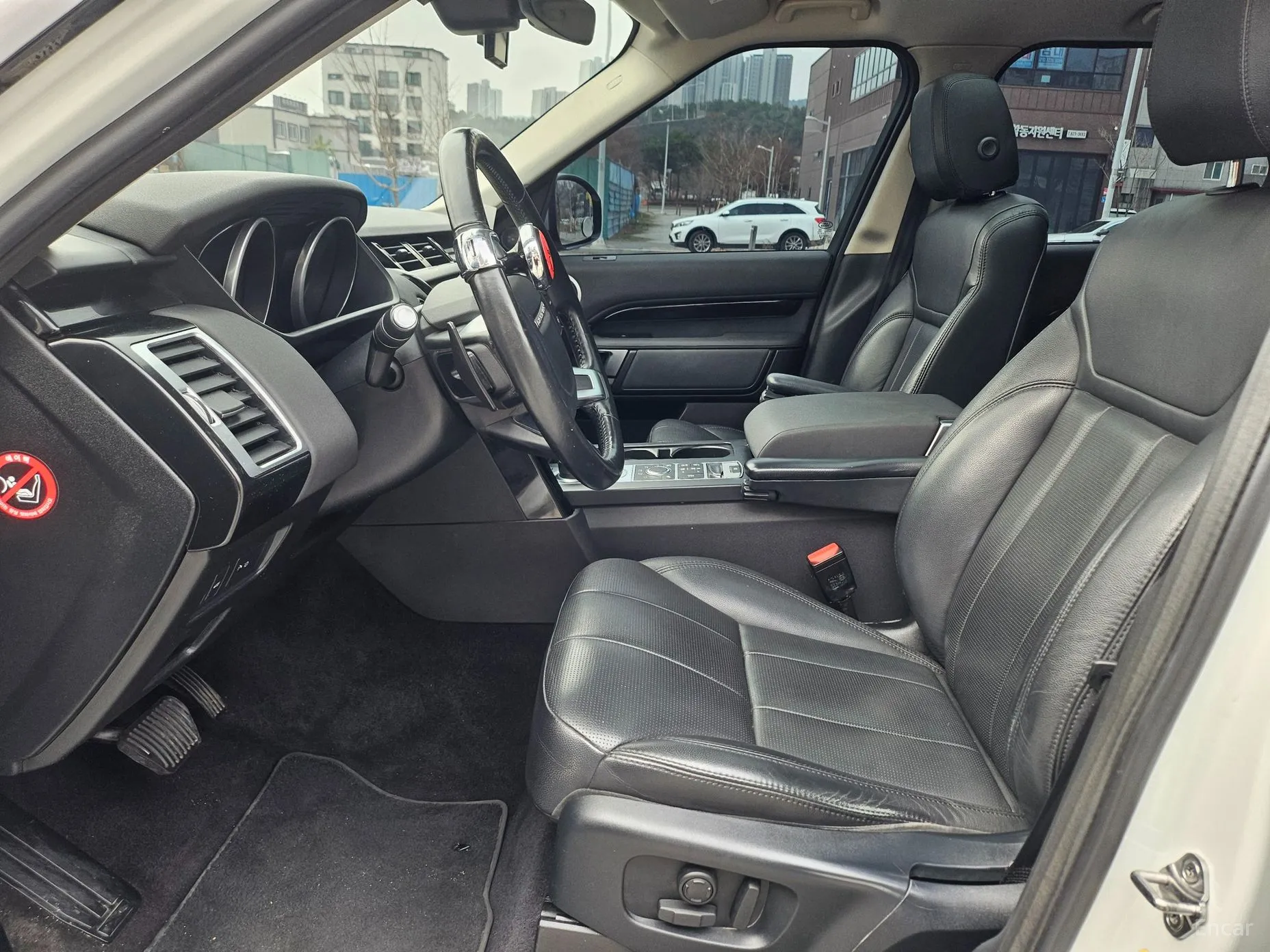 Land Rover Discovery 5 превью 10
