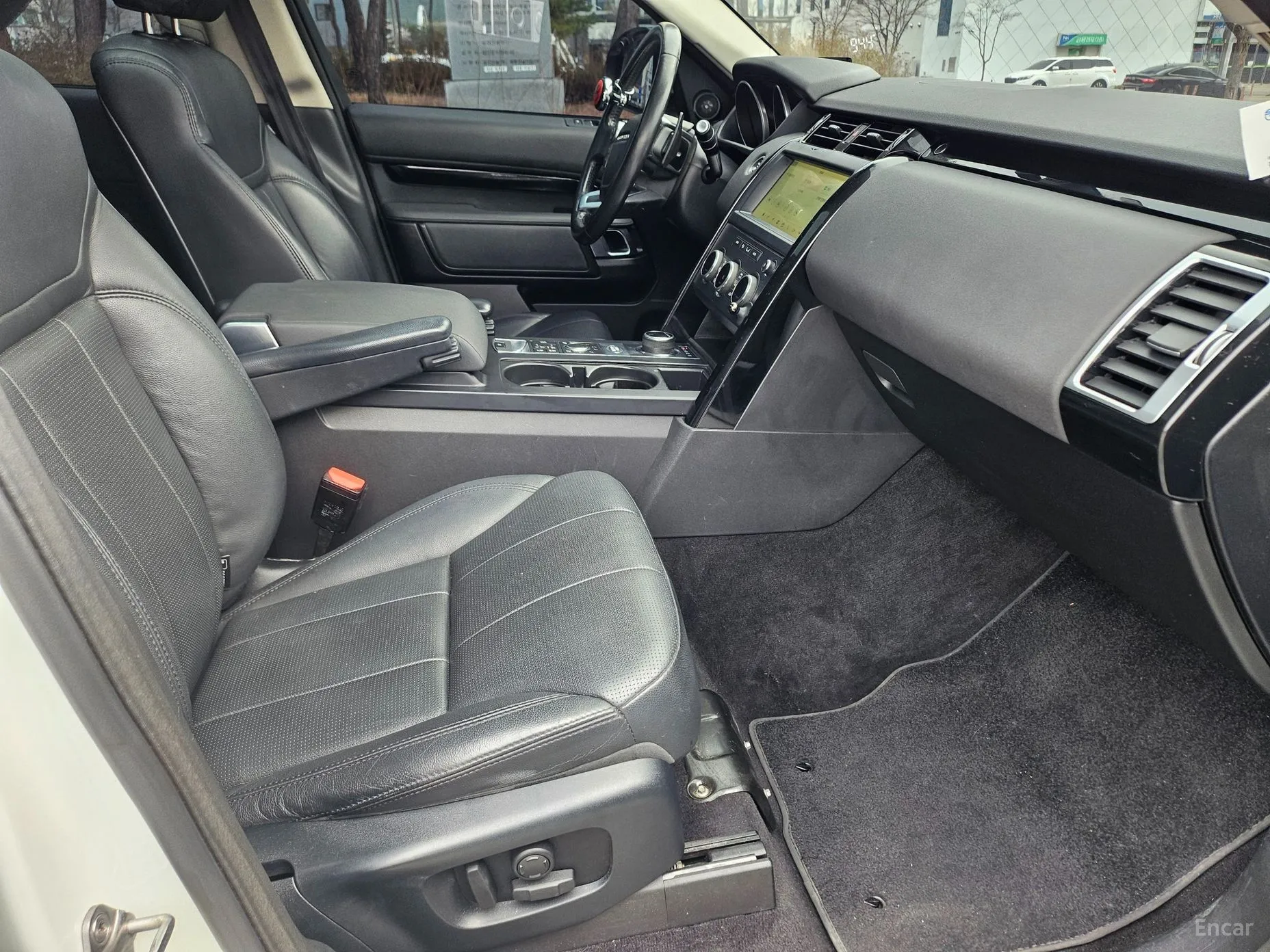 Land Rover Discovery 5 превью 11