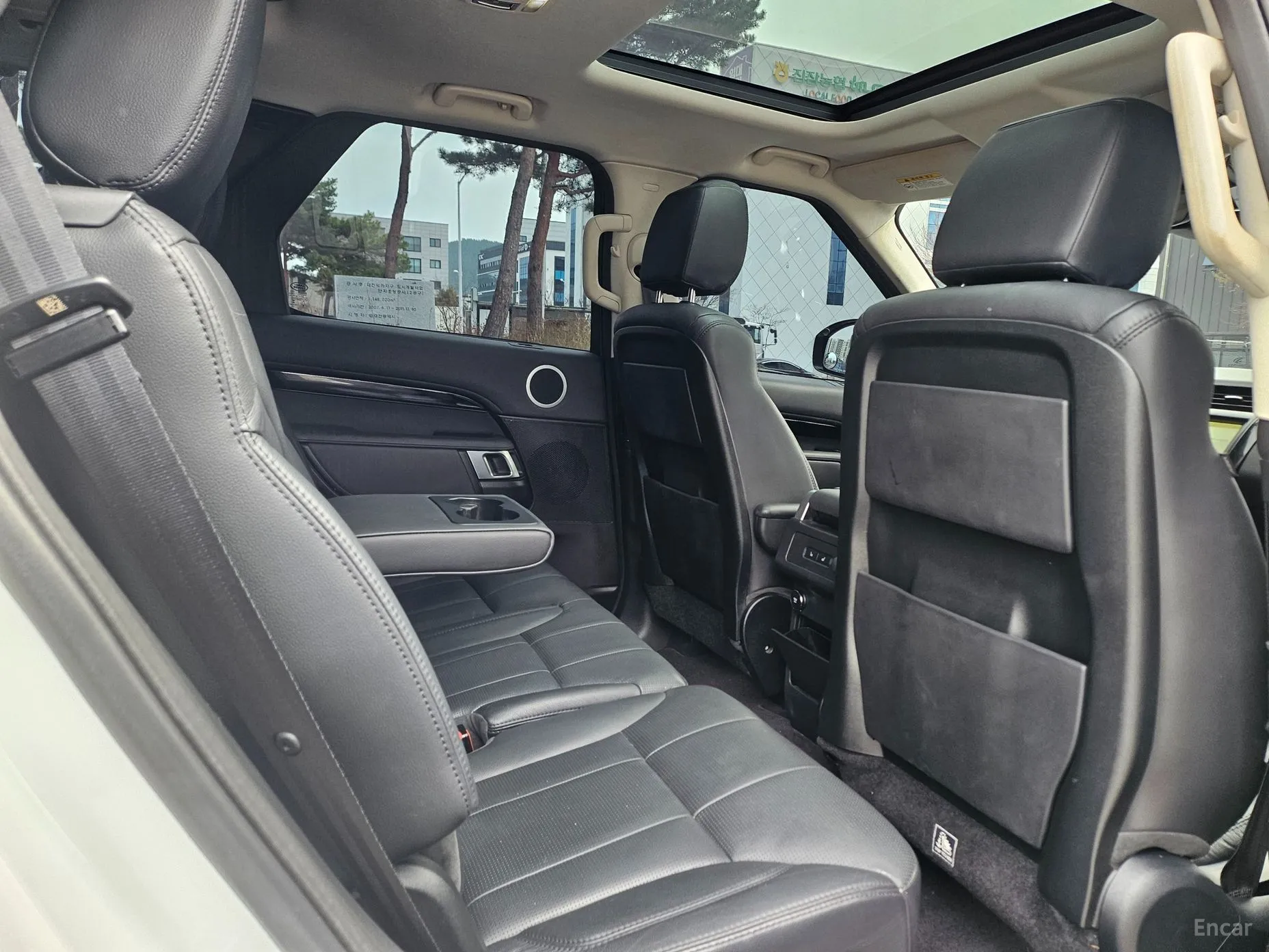 Land Rover Discovery 5 превью 12