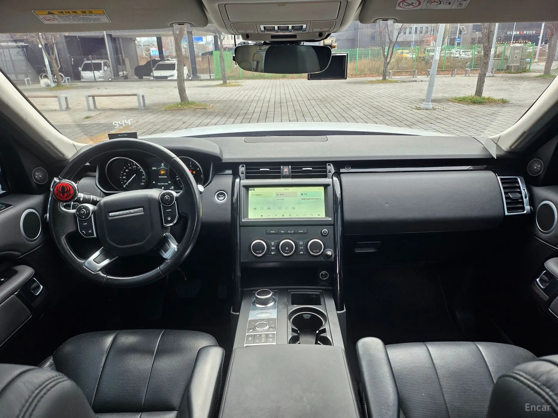 Land Rover Discovery 5 превью 13