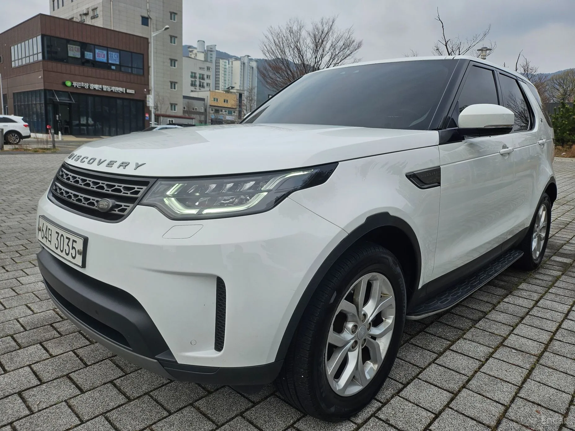 Land Rover Discovery 5