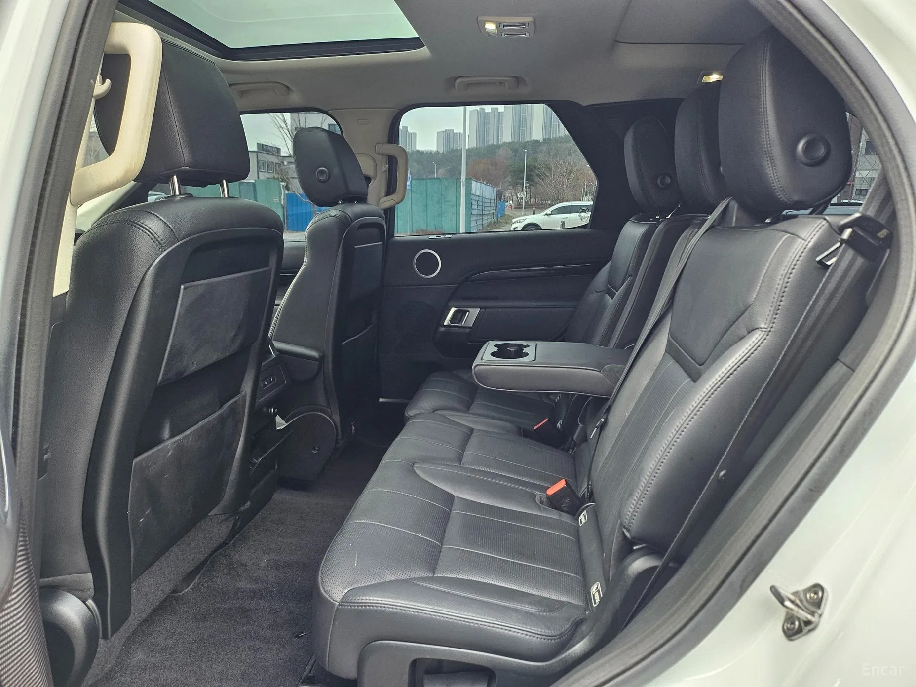 Land Rover Discovery 5 превью 9