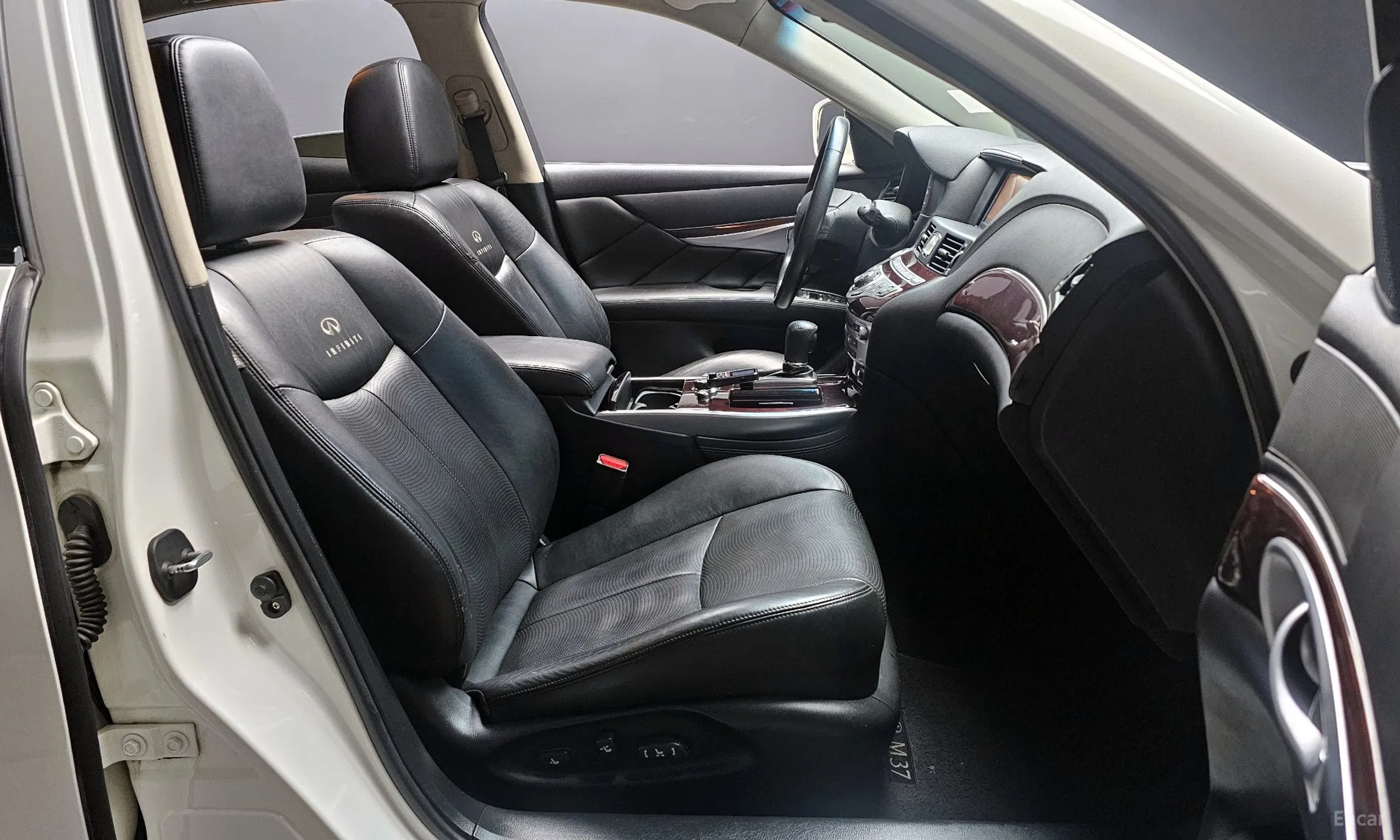 Infiniti M37 превью 11
