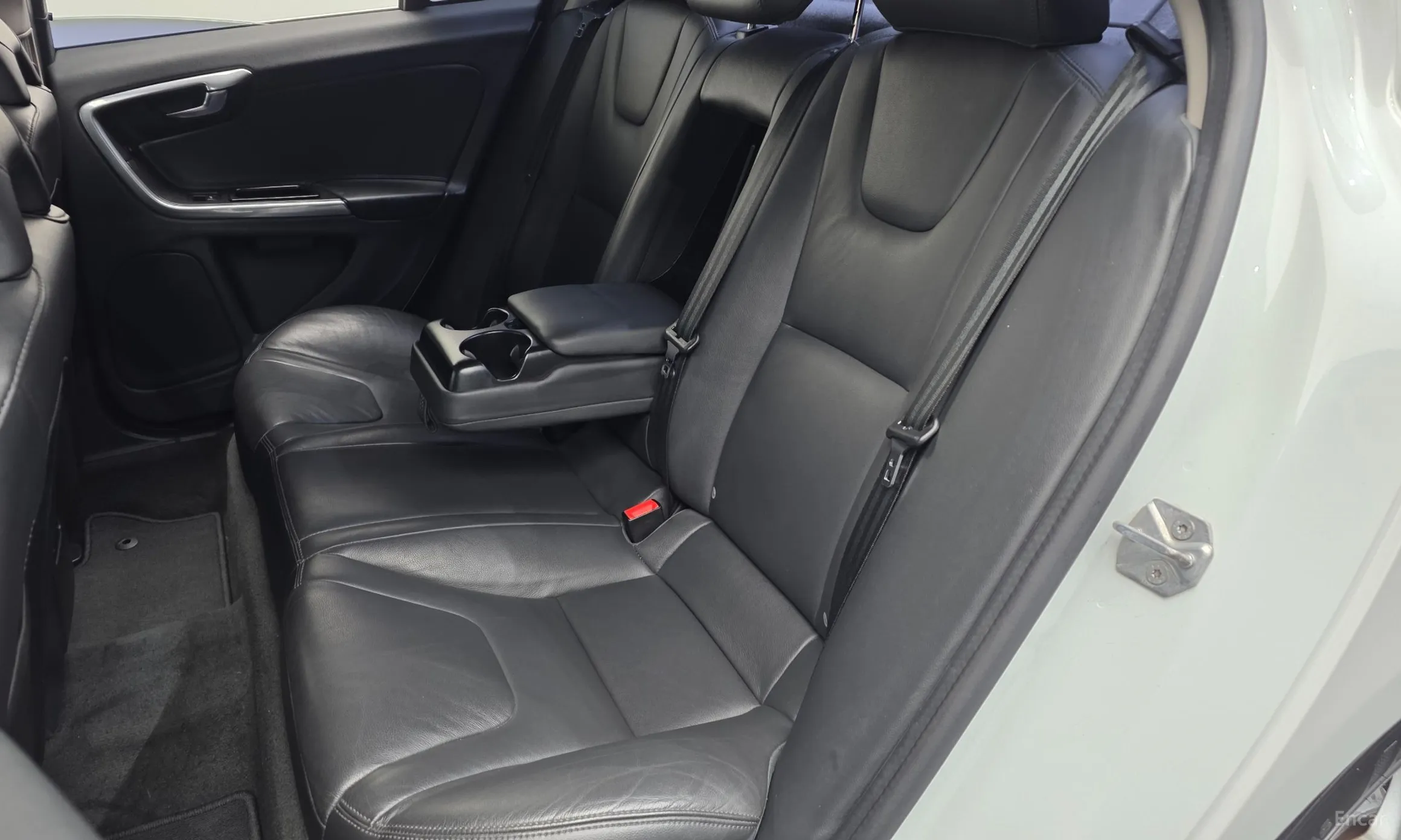 Volvo S60 превью 12