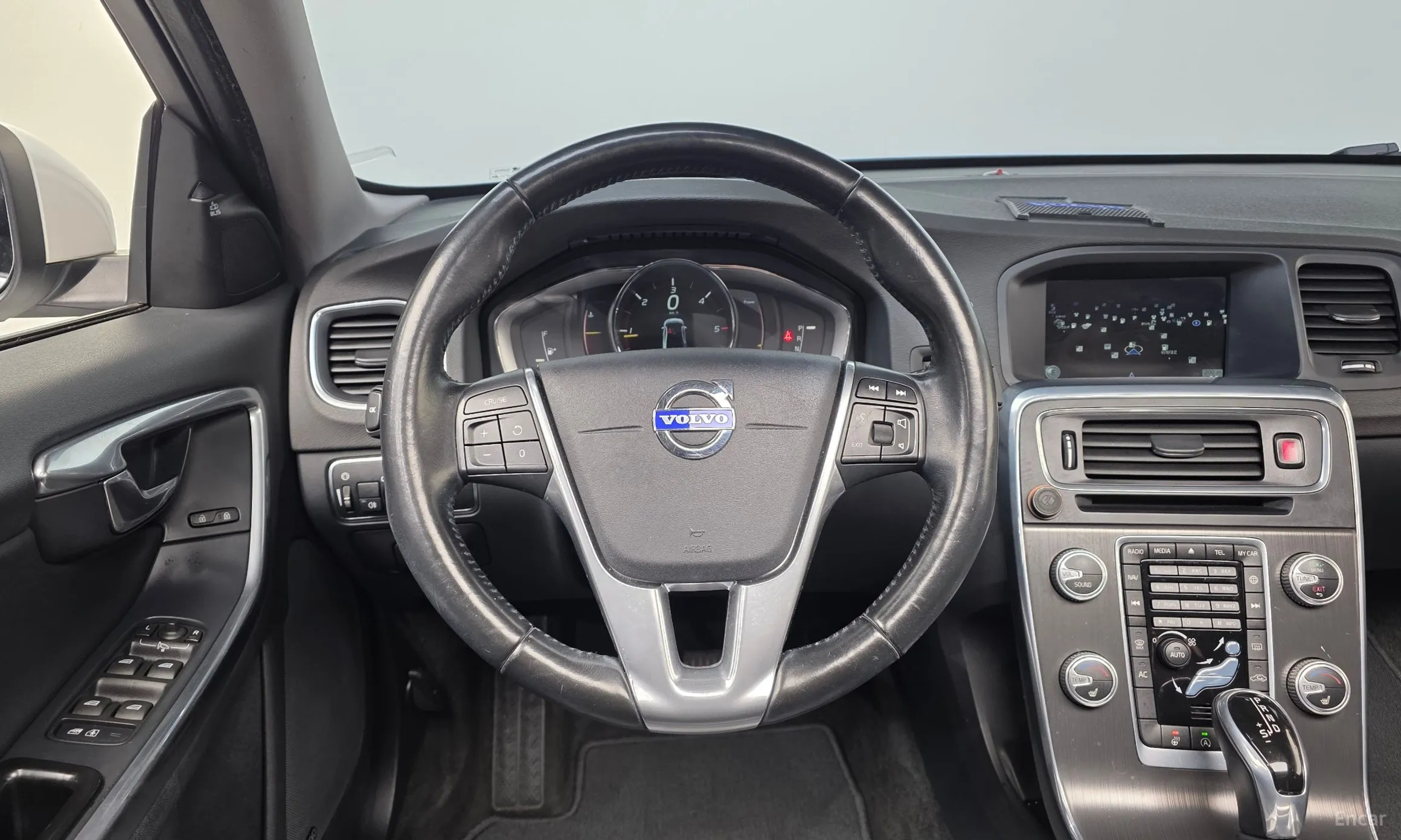 Volvo S60 превью 13