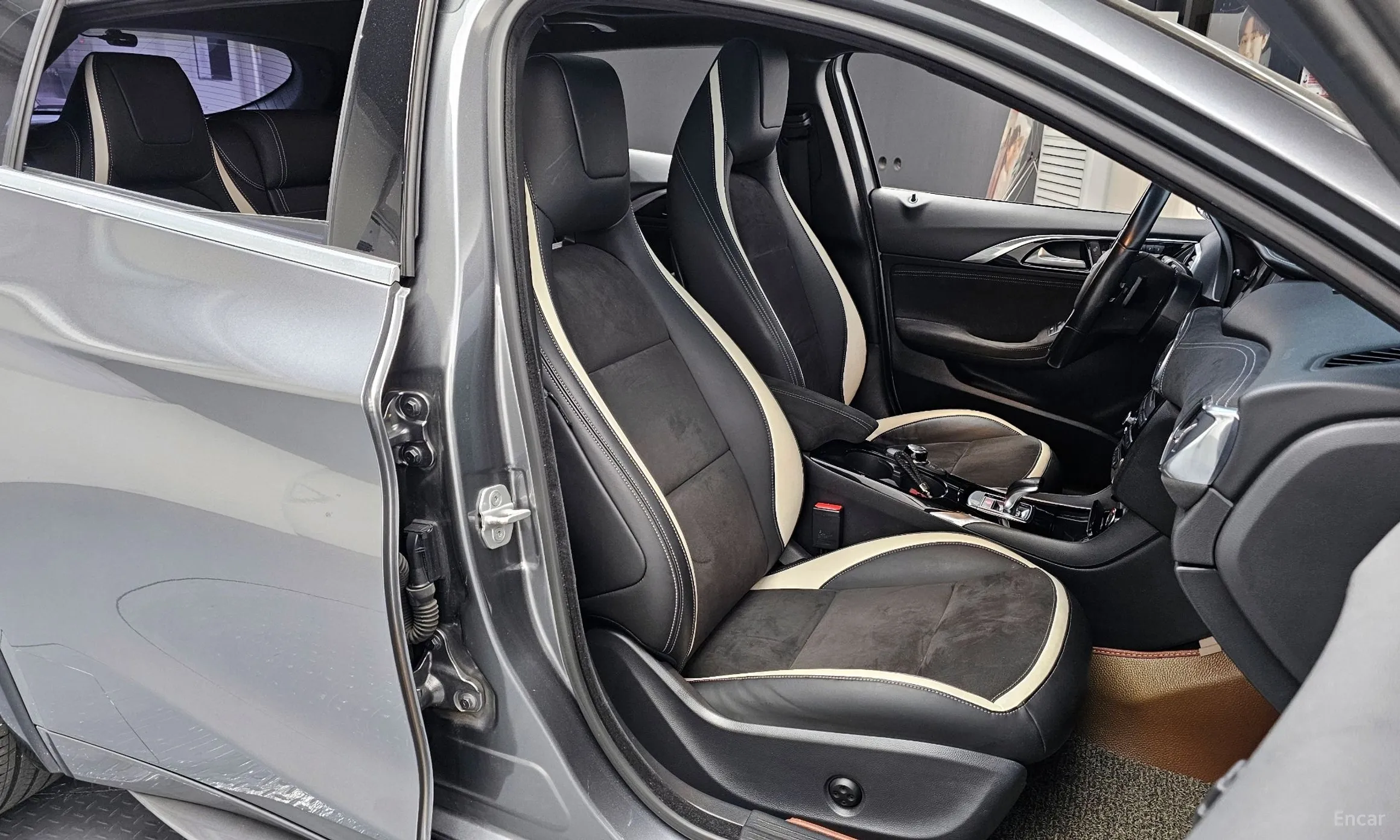 Infiniti Q30 превью 12
