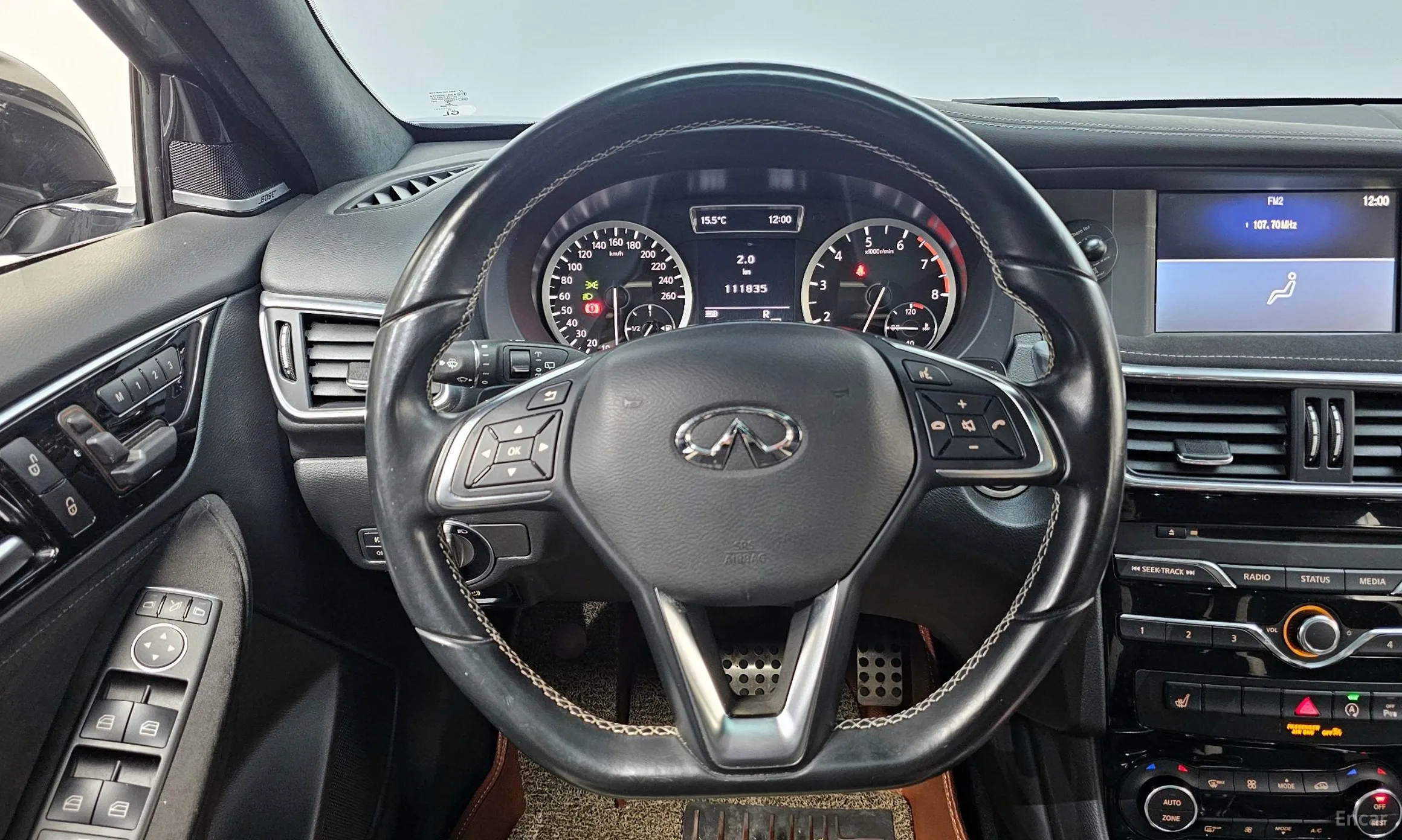 Infiniti Q30 превью 13