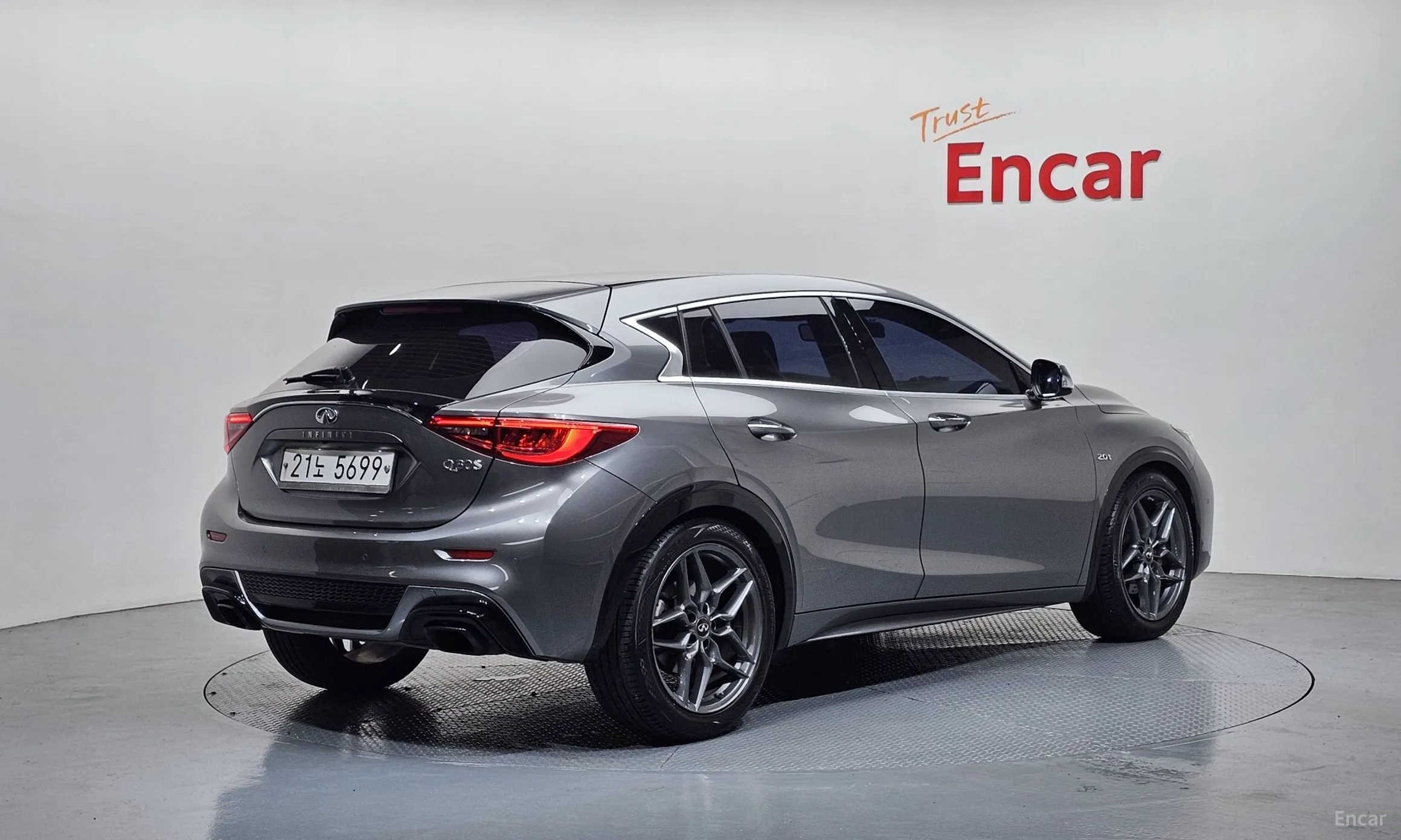 Infiniti Q30
