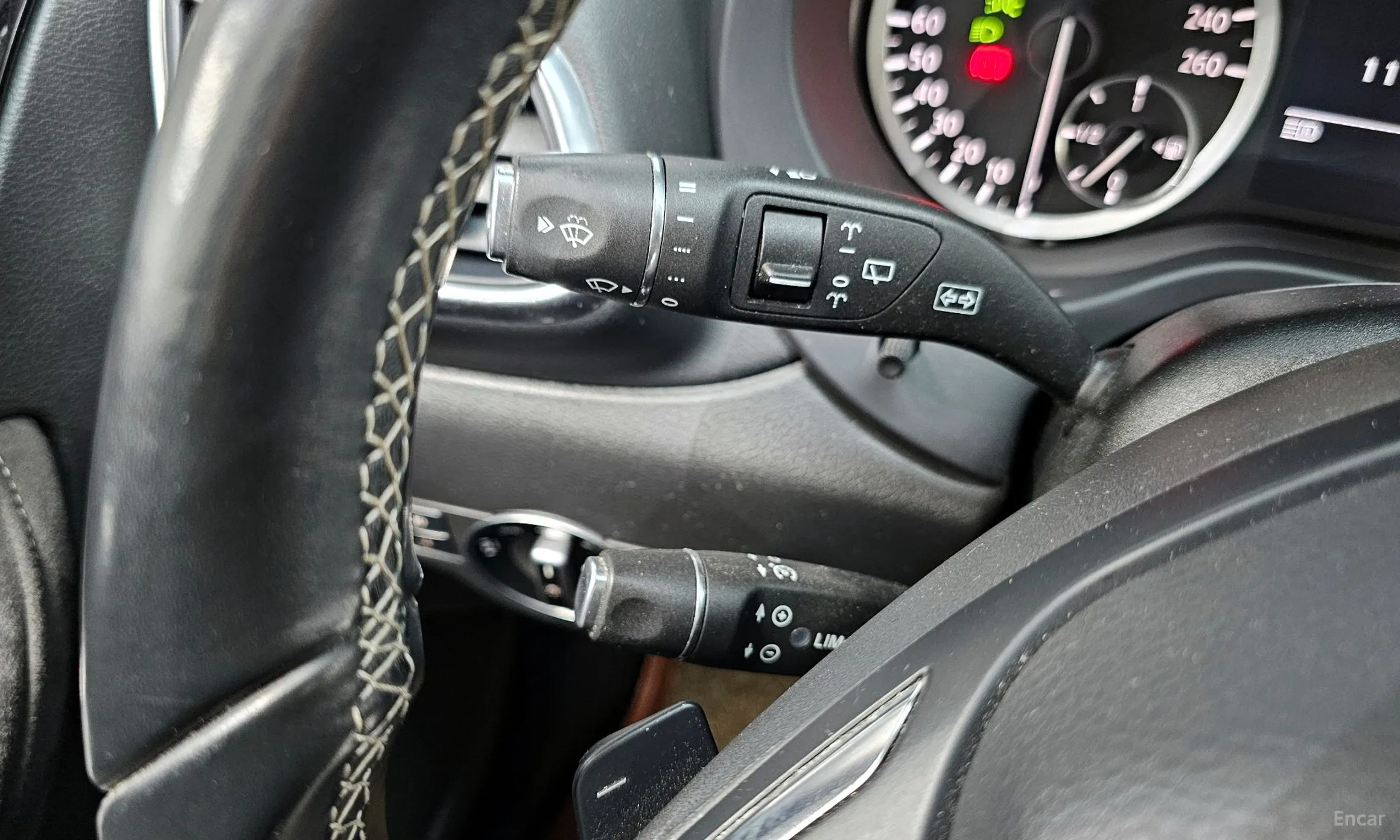 Infiniti Q30 превью 16