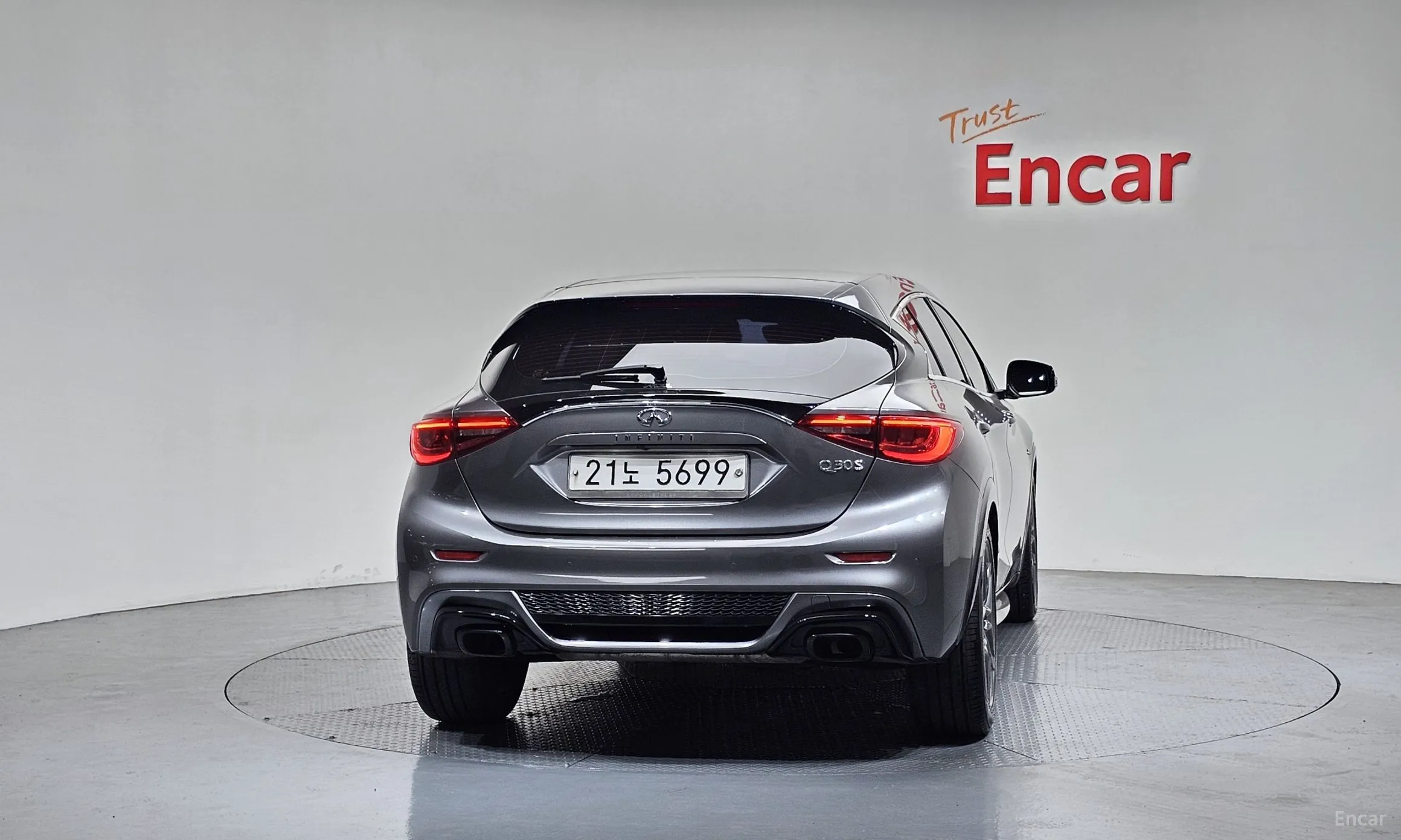 Infiniti Q30 превью 4