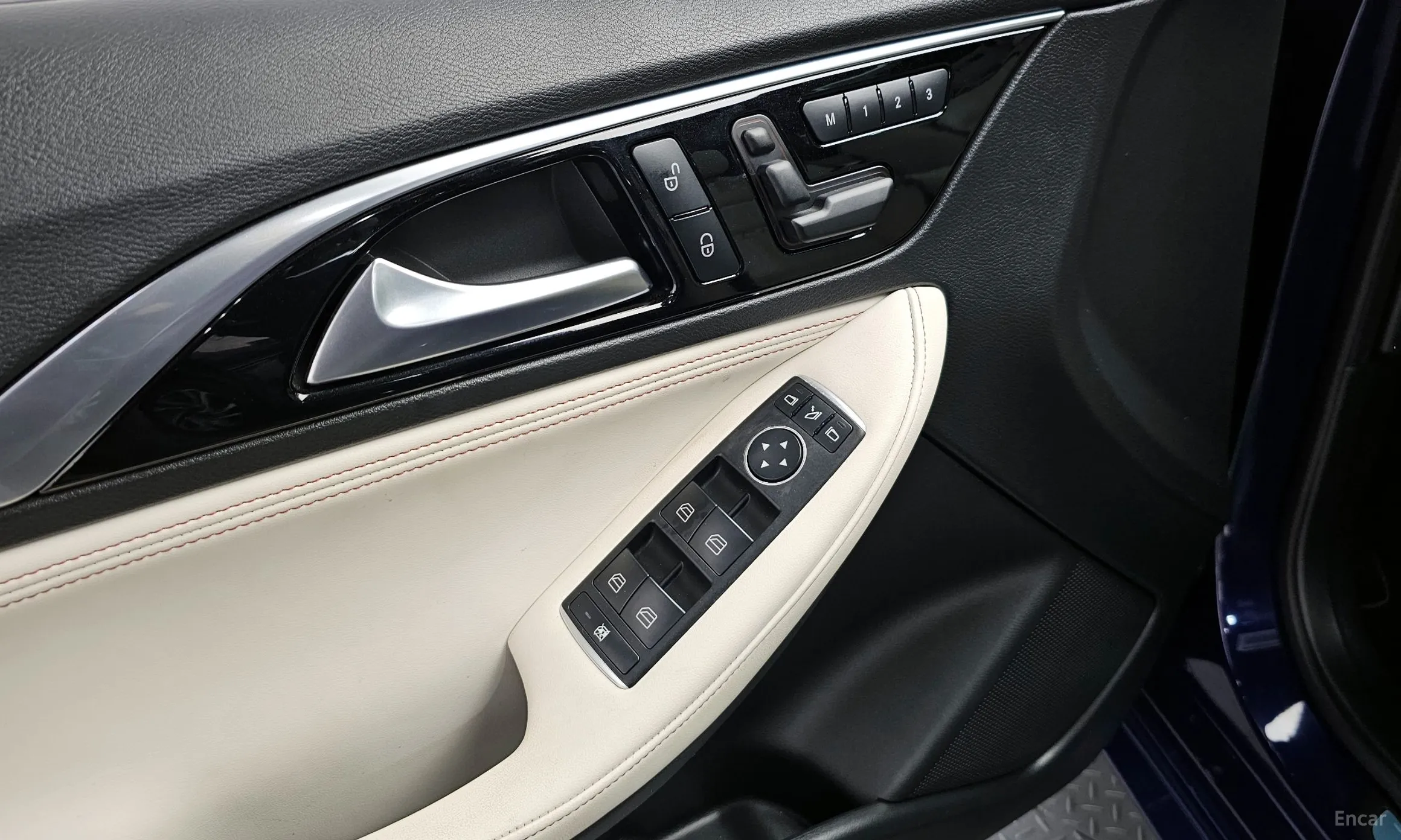 Infiniti Q30 превью 17