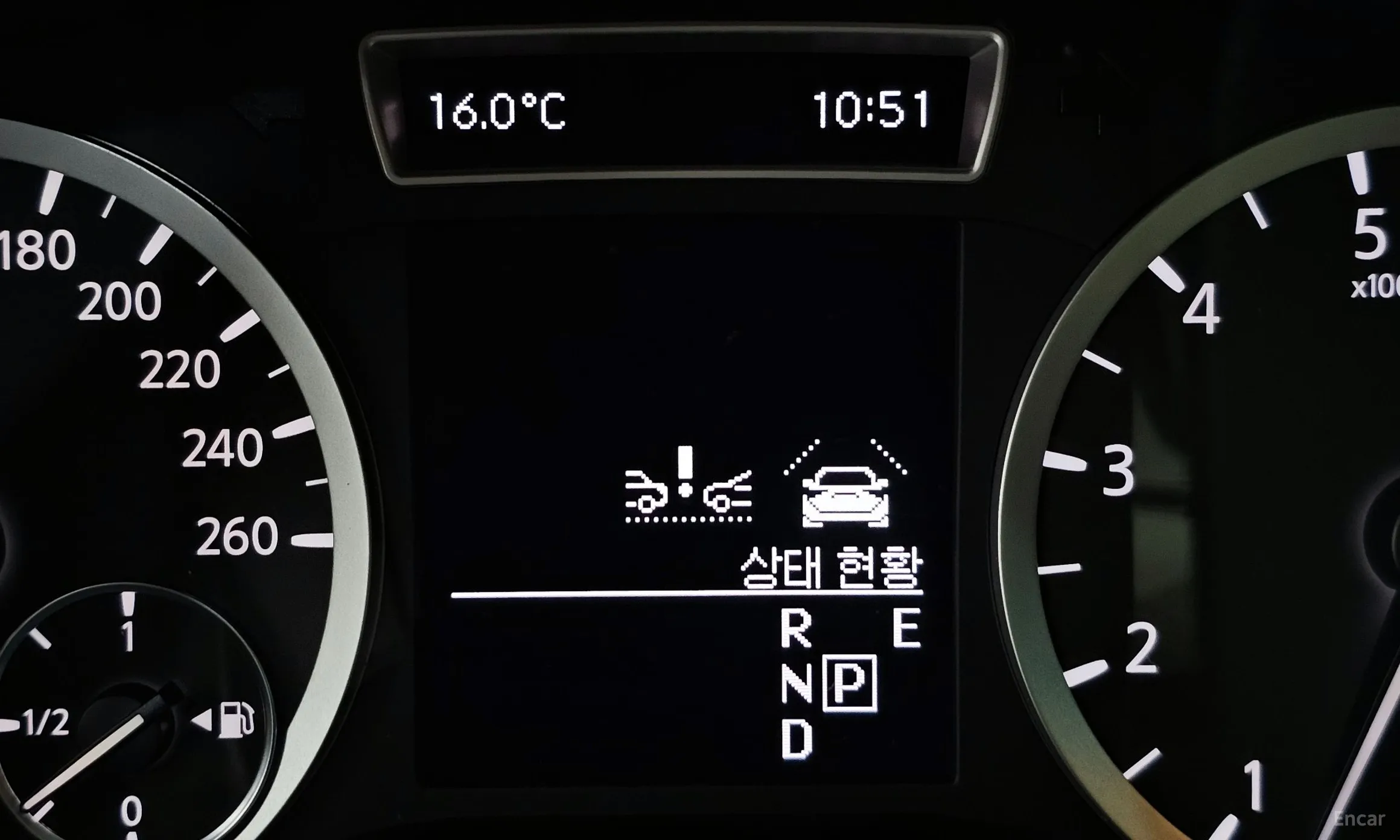 Infiniti Q30 превью 18
