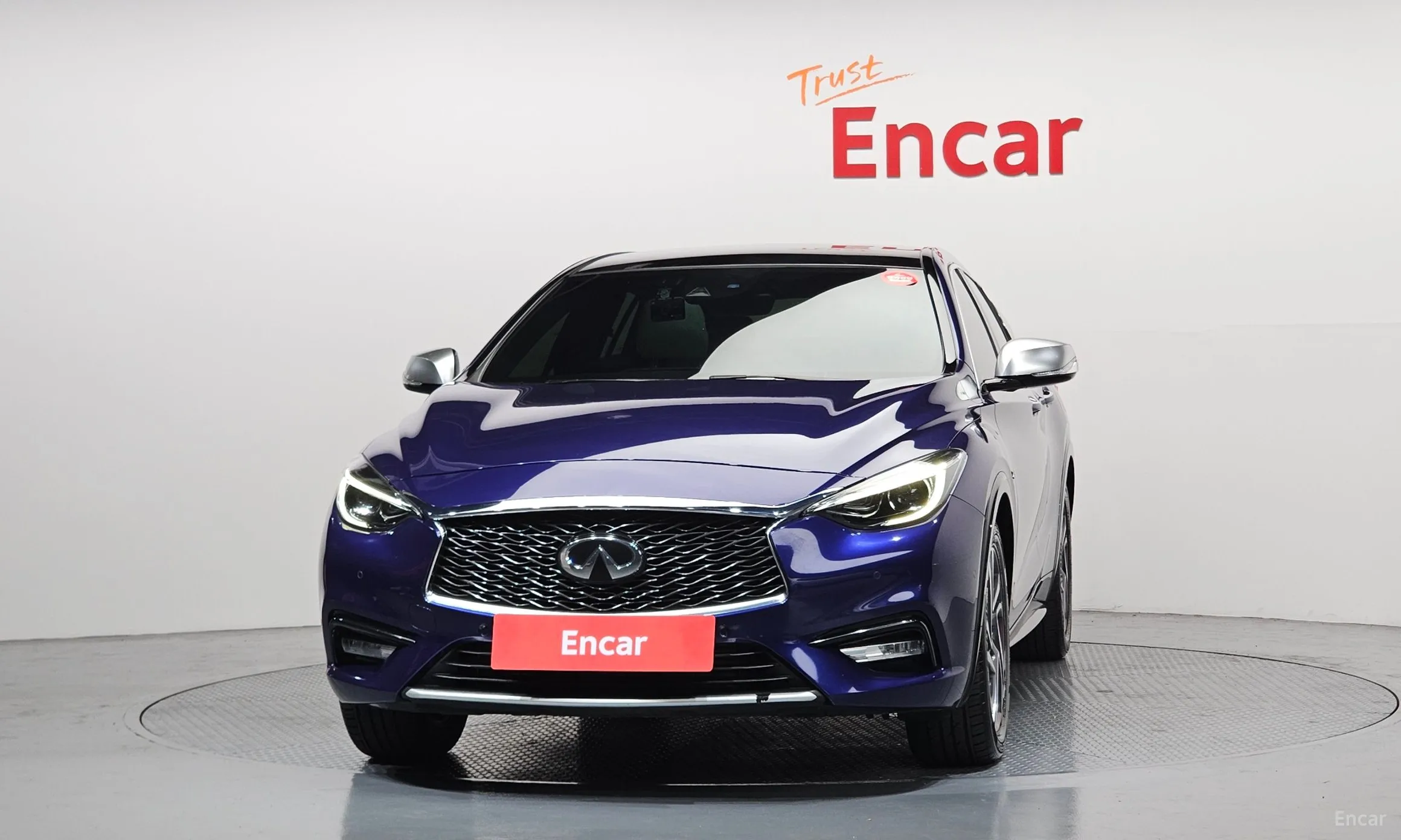 Infiniti Q30 превью 3