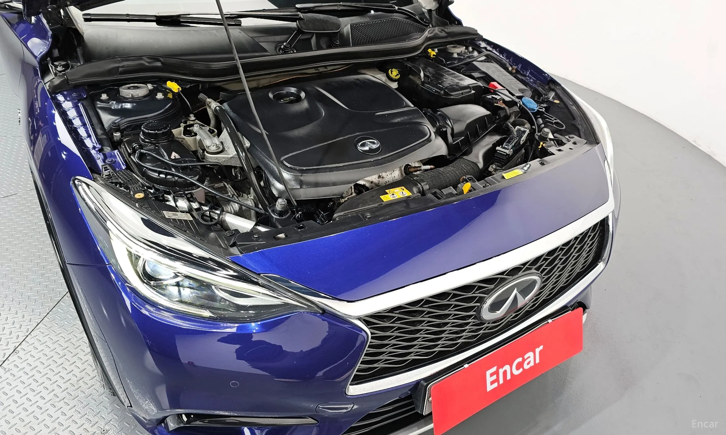Infiniti Q30 превью 6
