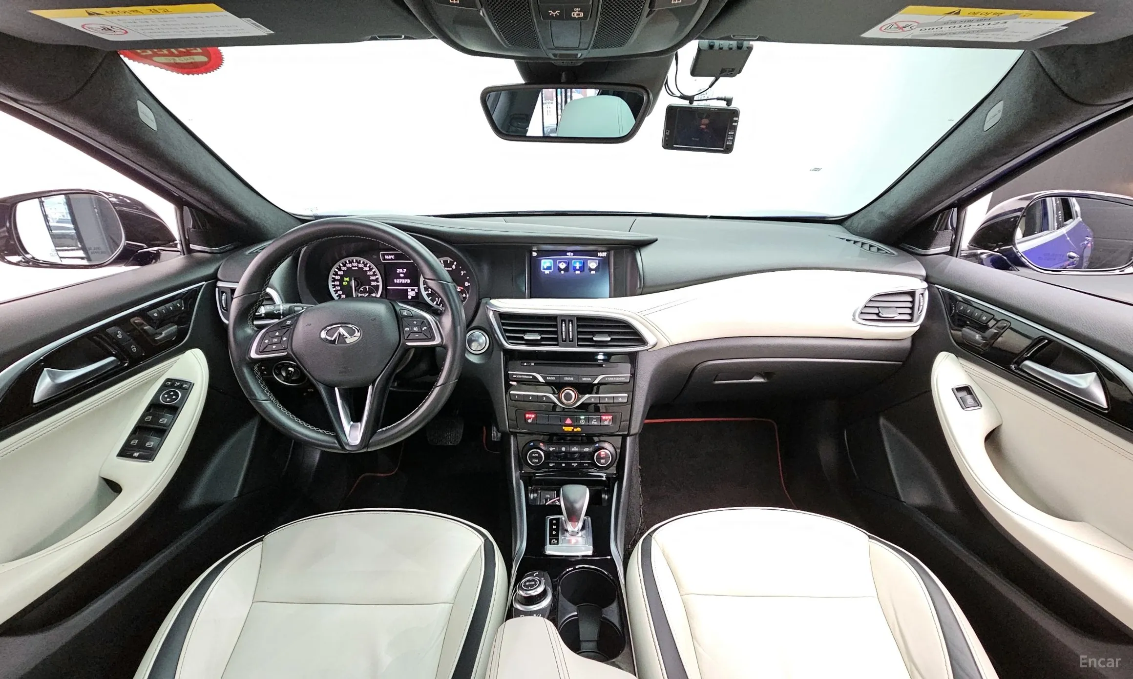 Infiniti Q30 превью 7