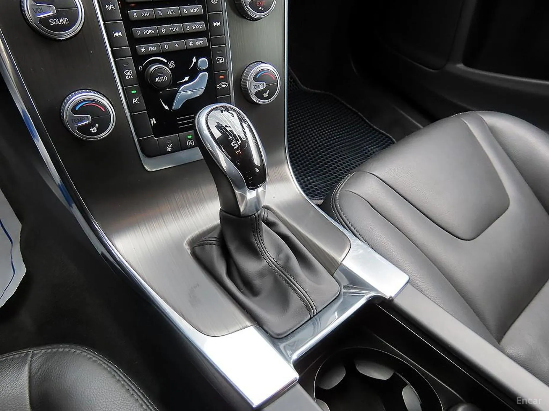 Volvo V60 превью 10