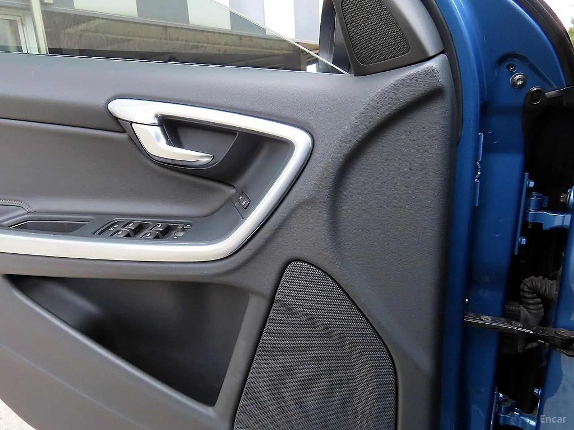 Volvo V60 превью 11
