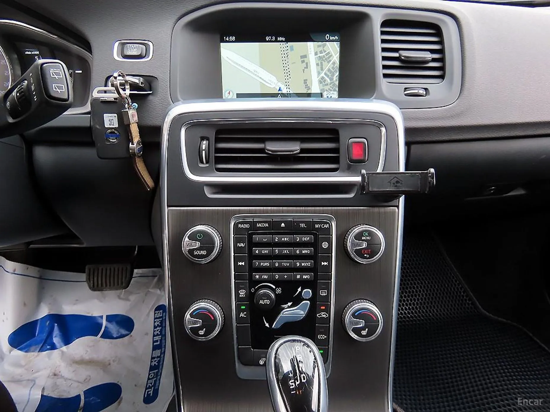 Volvo V60 превью 14