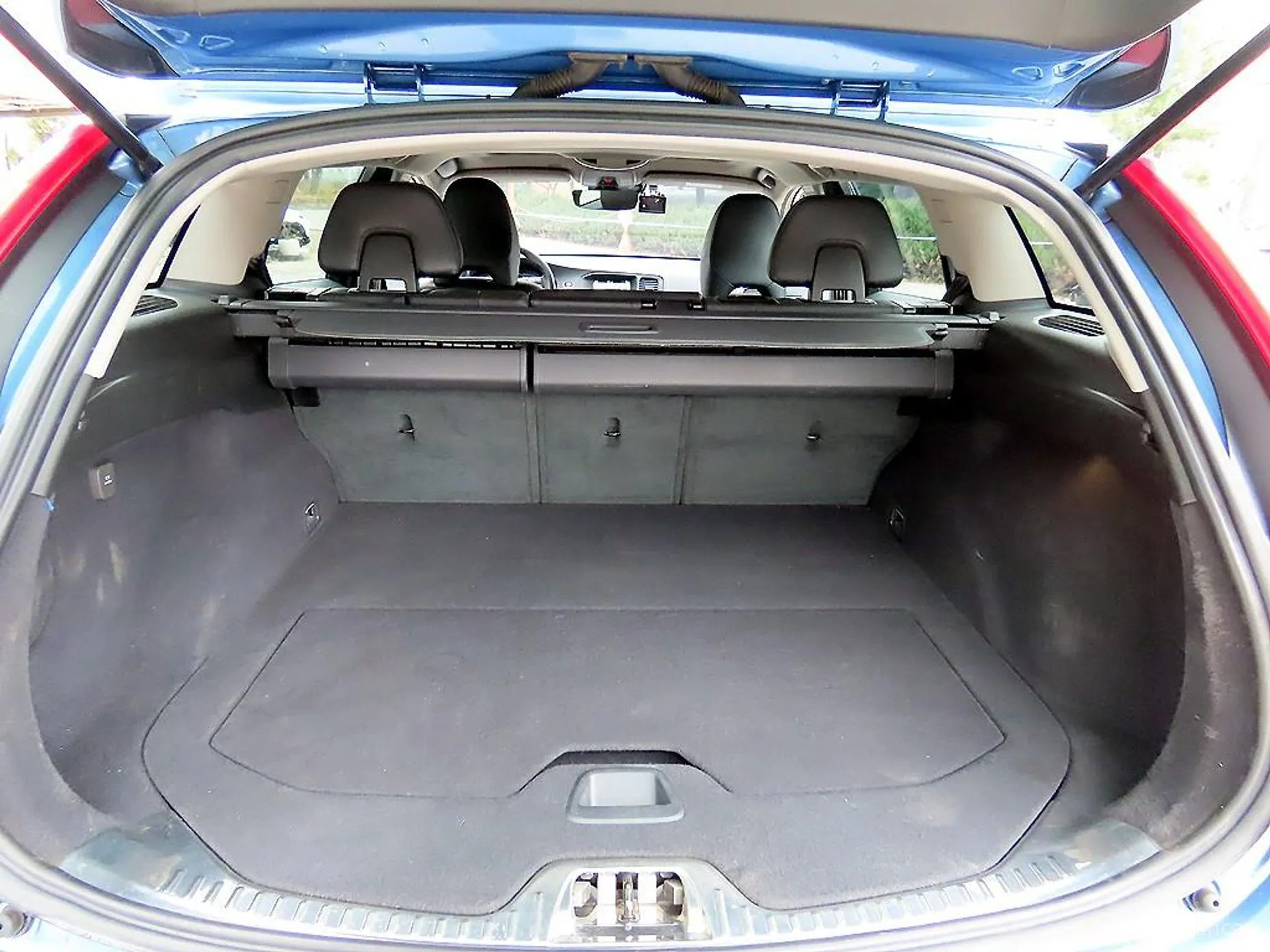 Volvo V60 превью 17