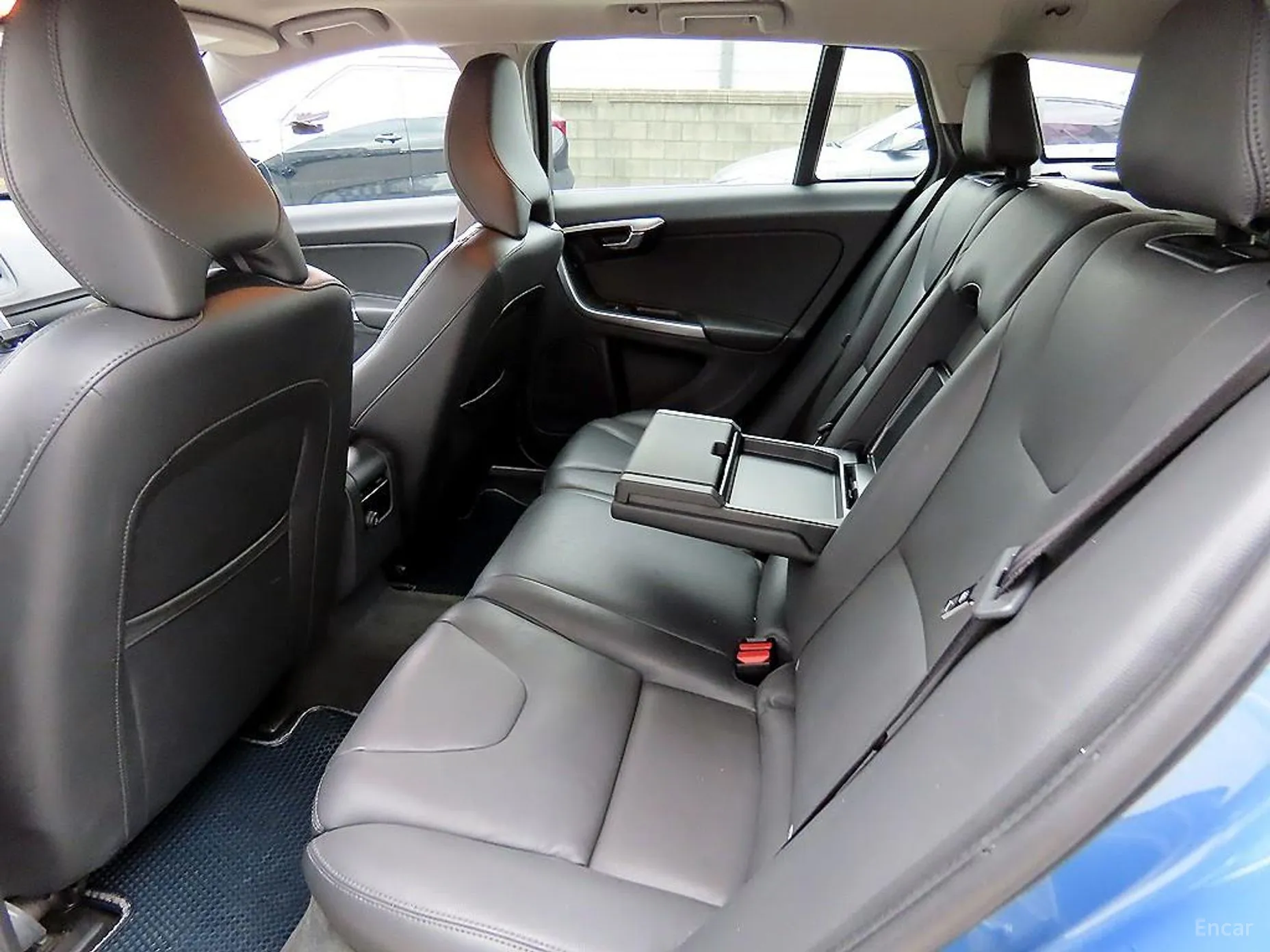 Volvo V60 превью 6