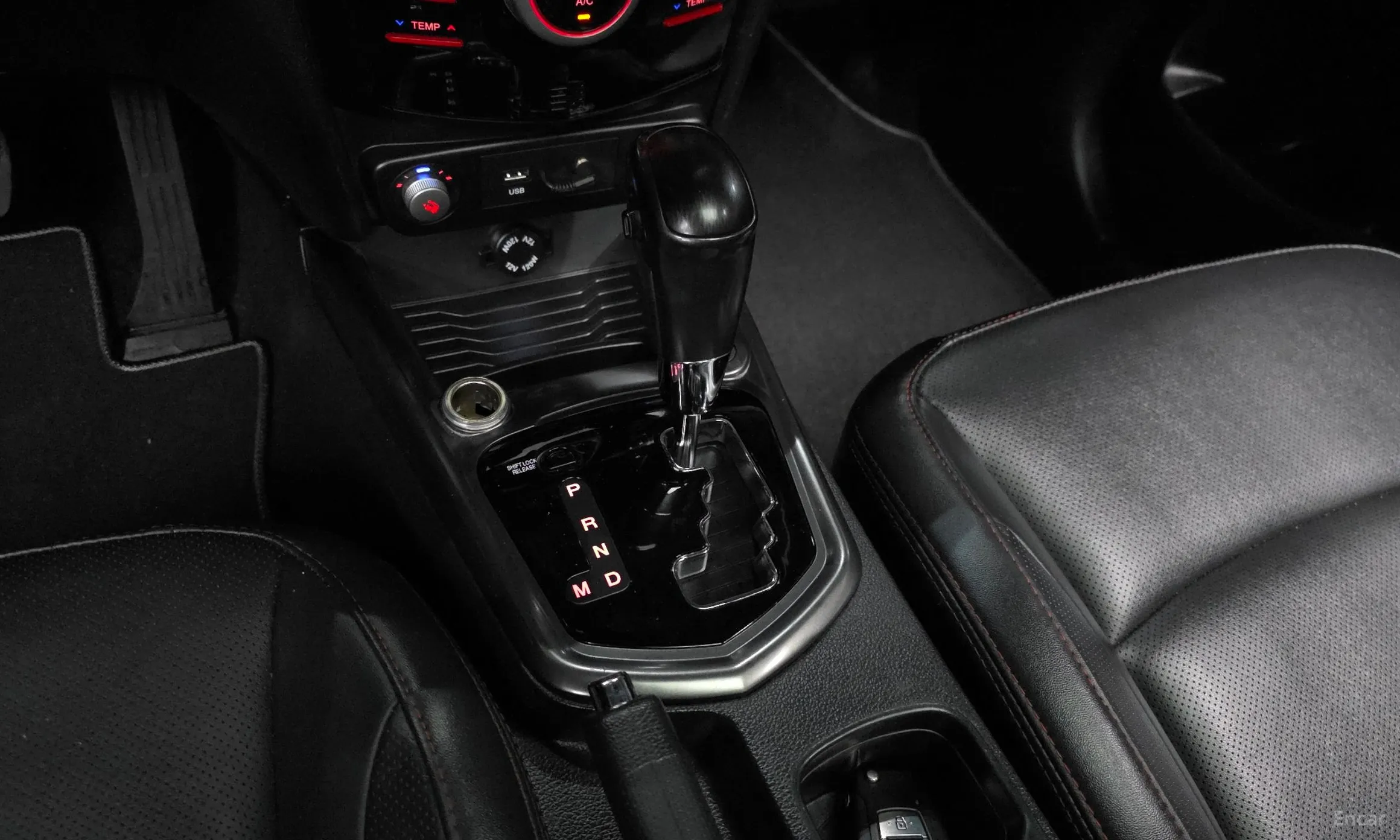 KG Mobility (SsangYong) Tivoli Air превью 9