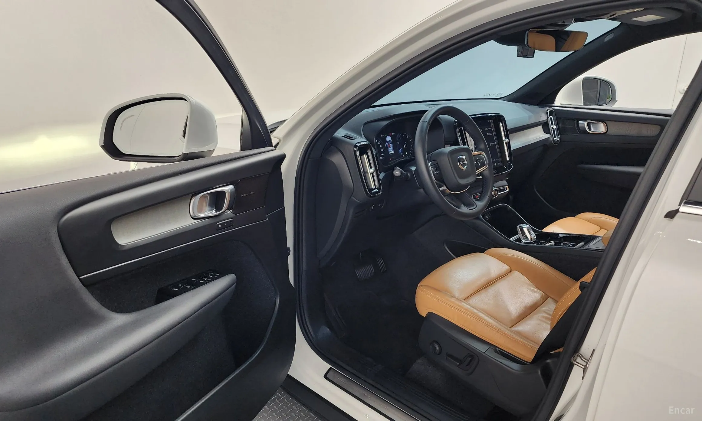 Volvo XC40 превью 10