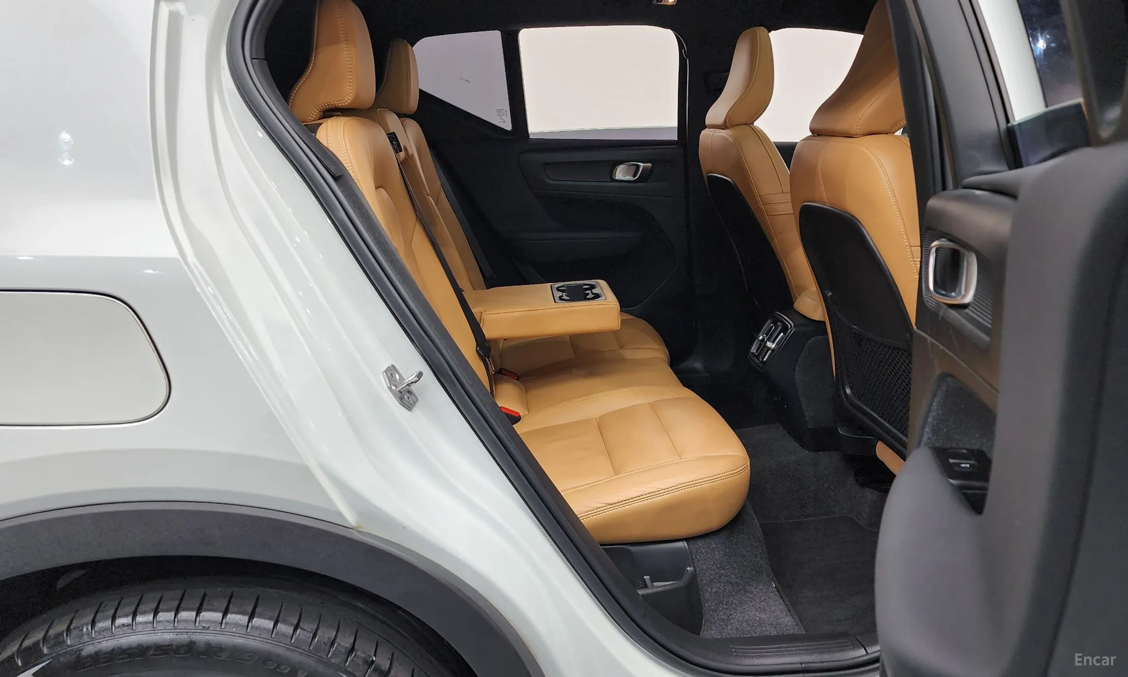 Volvo XC40 превью 12