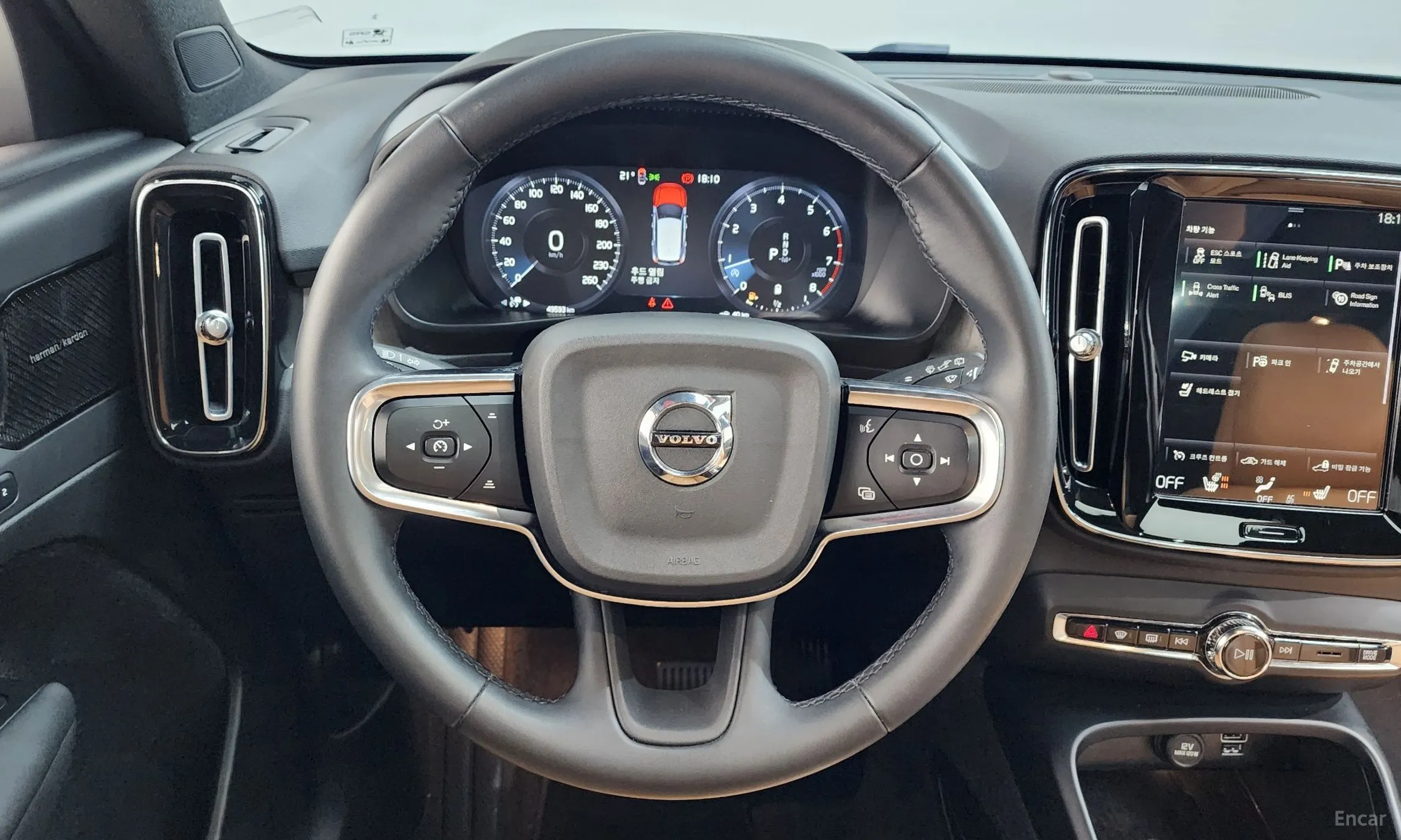 Volvo XC40 превью 13