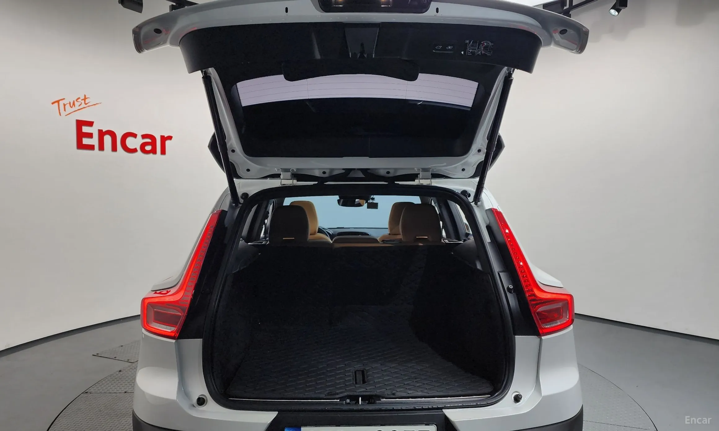 Volvo XC40 превью 20