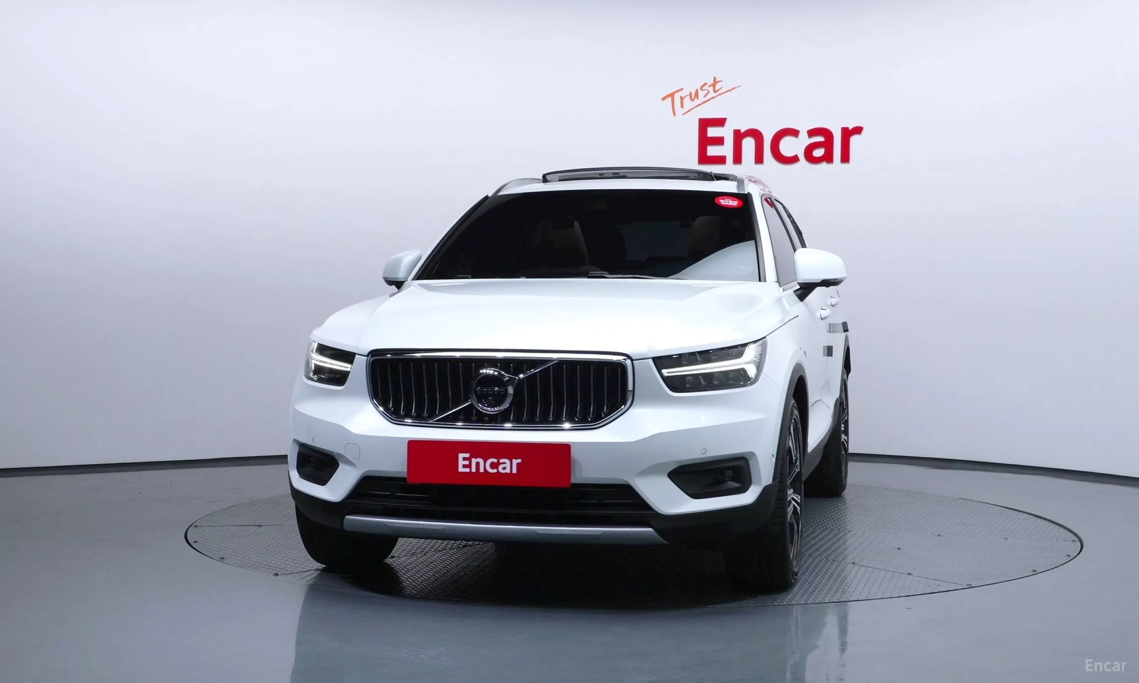 Volvo XC40 превью 3