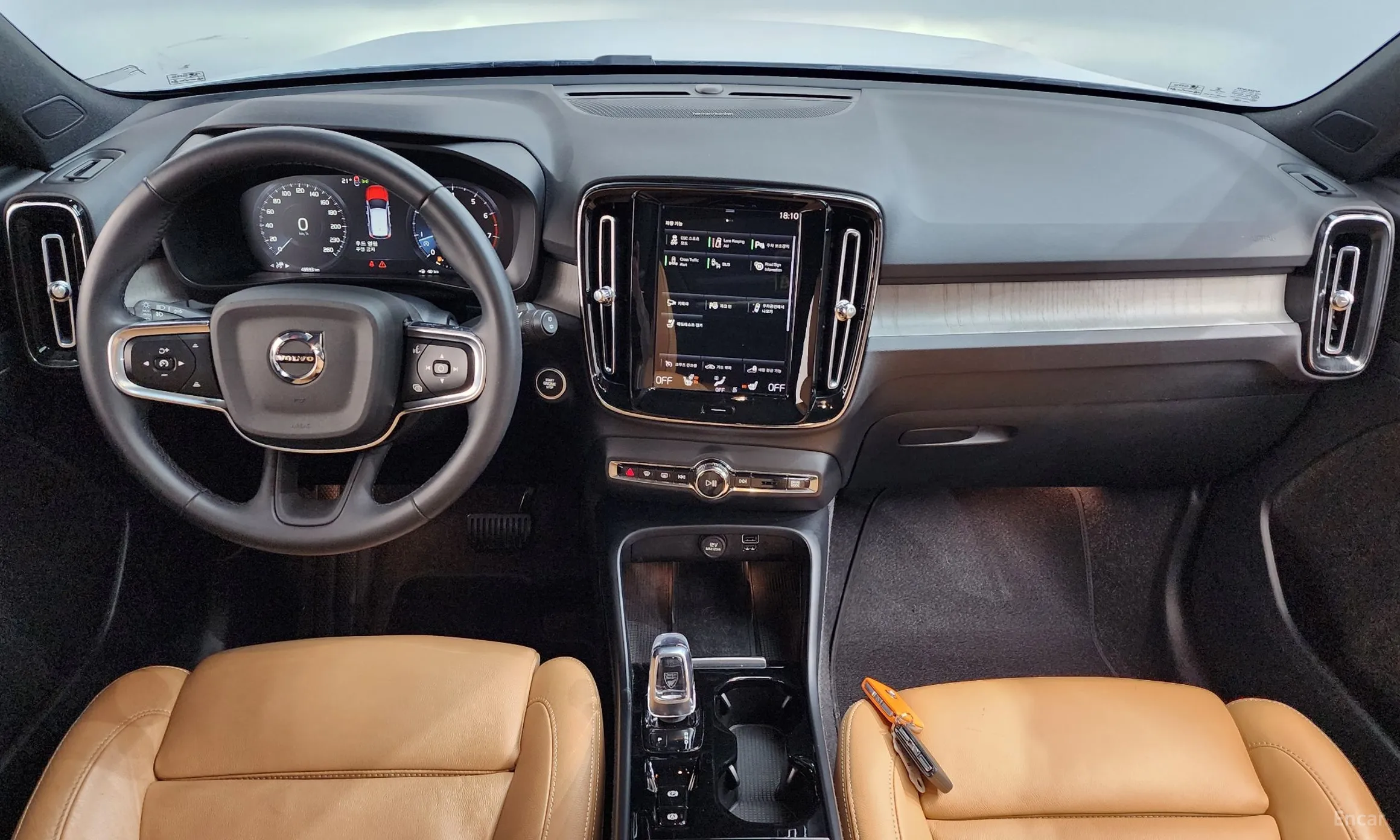 Volvo XC40 превью 7