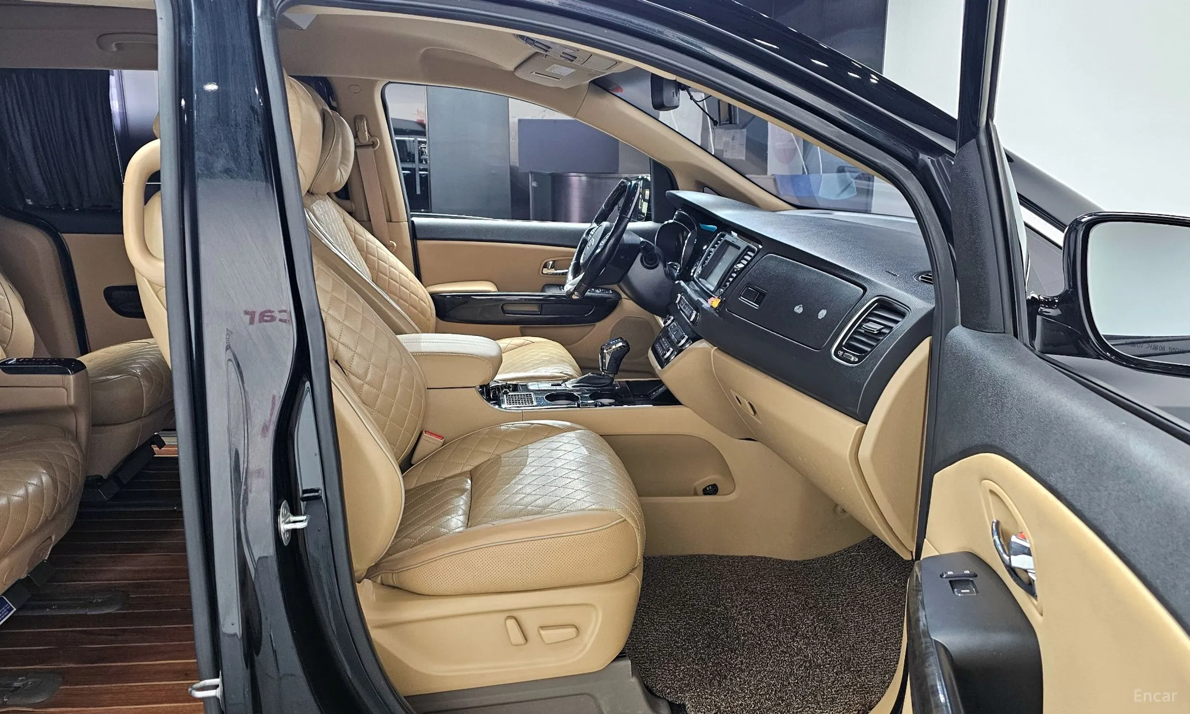 Kia Carnival превью 10